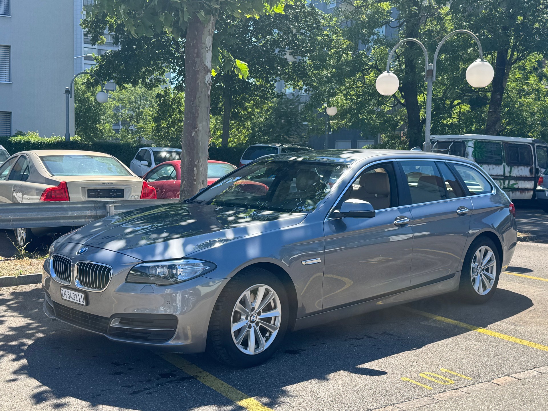 BMW 520d Touring Luxury Line Steptronic-image-0