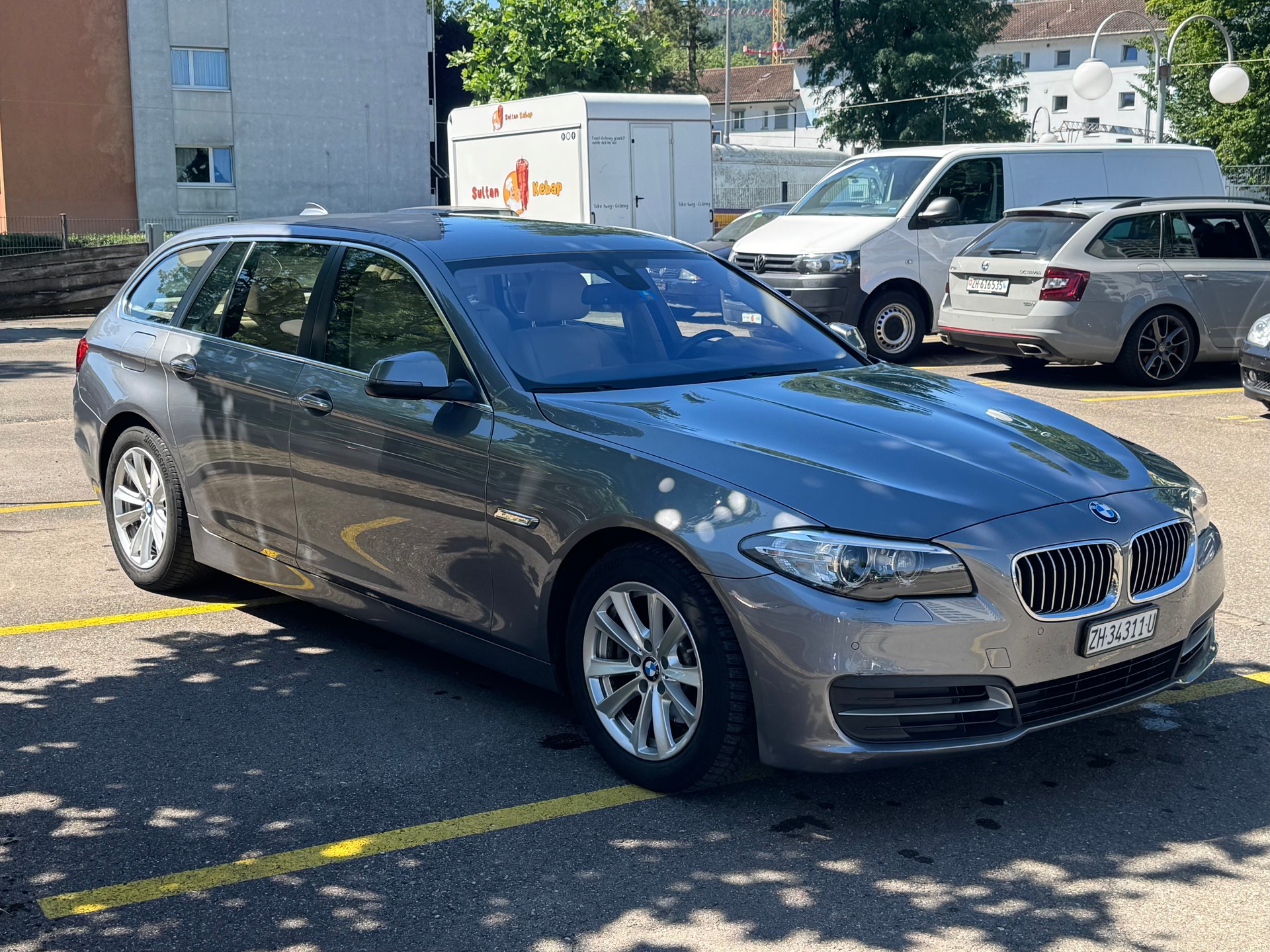 BMW 520d Touring Luxury Line Steptronic-image-2
