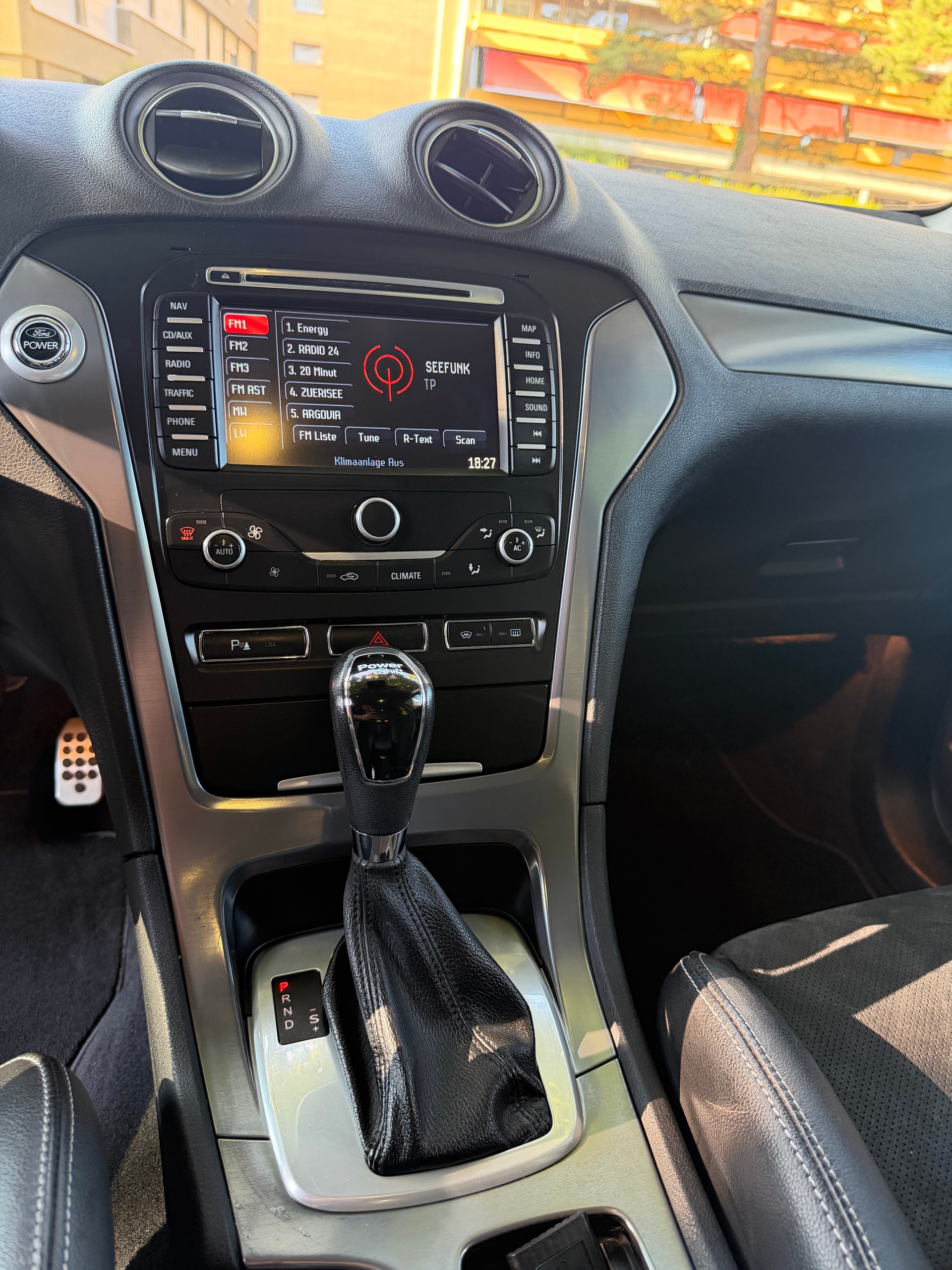 FORD Mondeo 2.0 EcoBoost SCTi TitaniumS PowerShift-image-10
