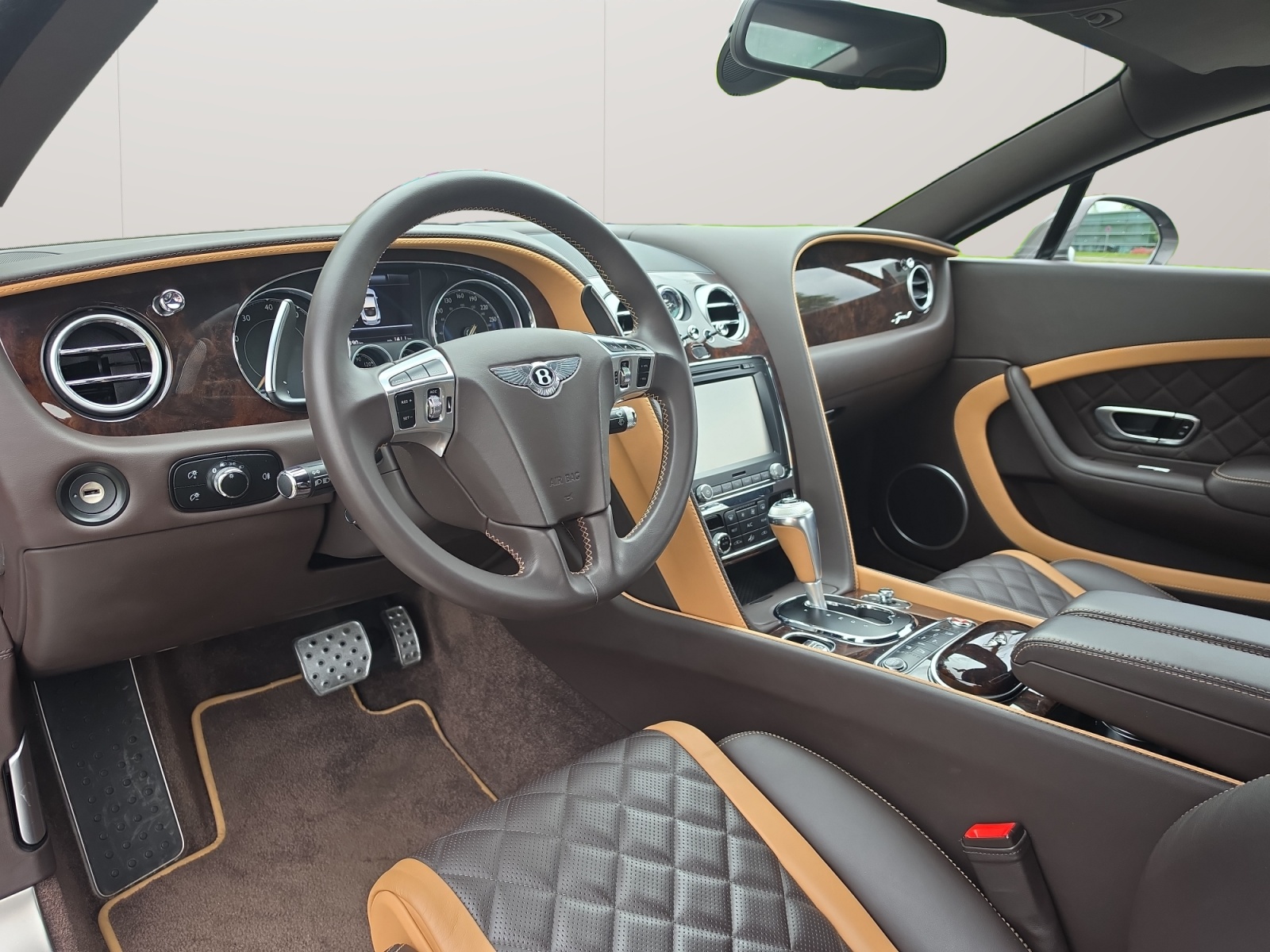 BENTLEY Continental GT Speed W12- Sondermodell " 66 Years Bentley Zurich"-image-2