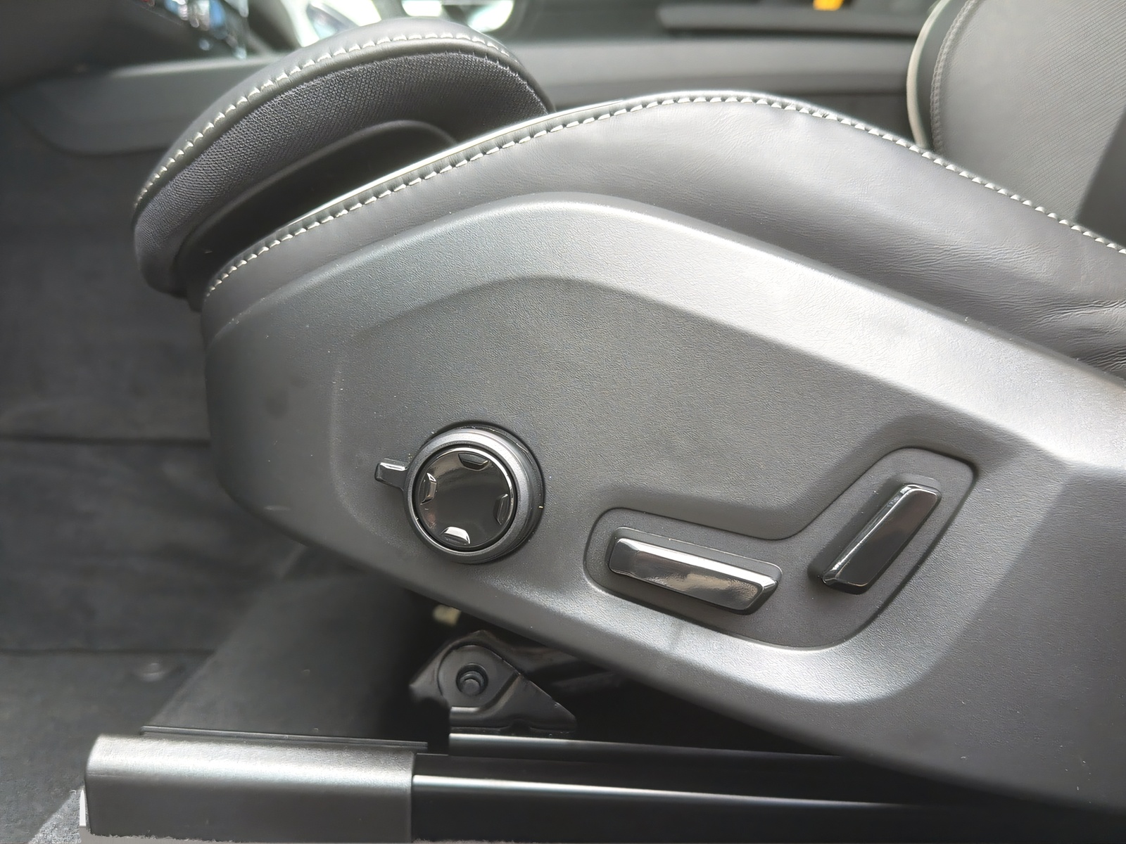 VOLVO XC60 2.0 T8 TE Polestar eAWD Last Edition-image-16