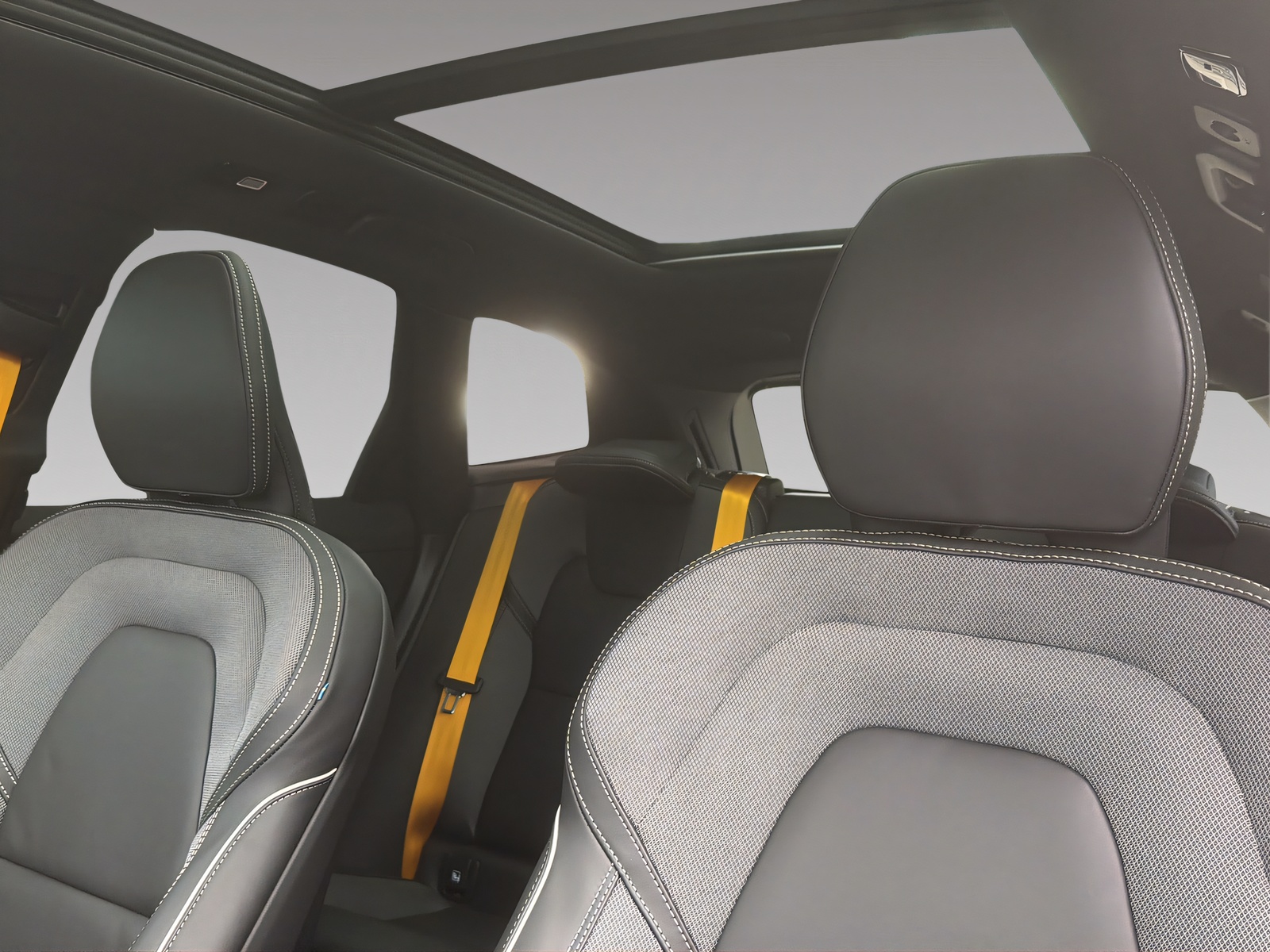 VOLVO XC60 2.0 T8 TE Polestar eAWD Last Edition-image-7