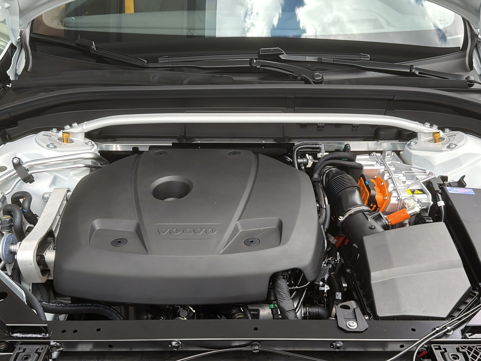 VOLVO XC60 2.0 T8 TE Polestar eAWD Last Edition-image-21
