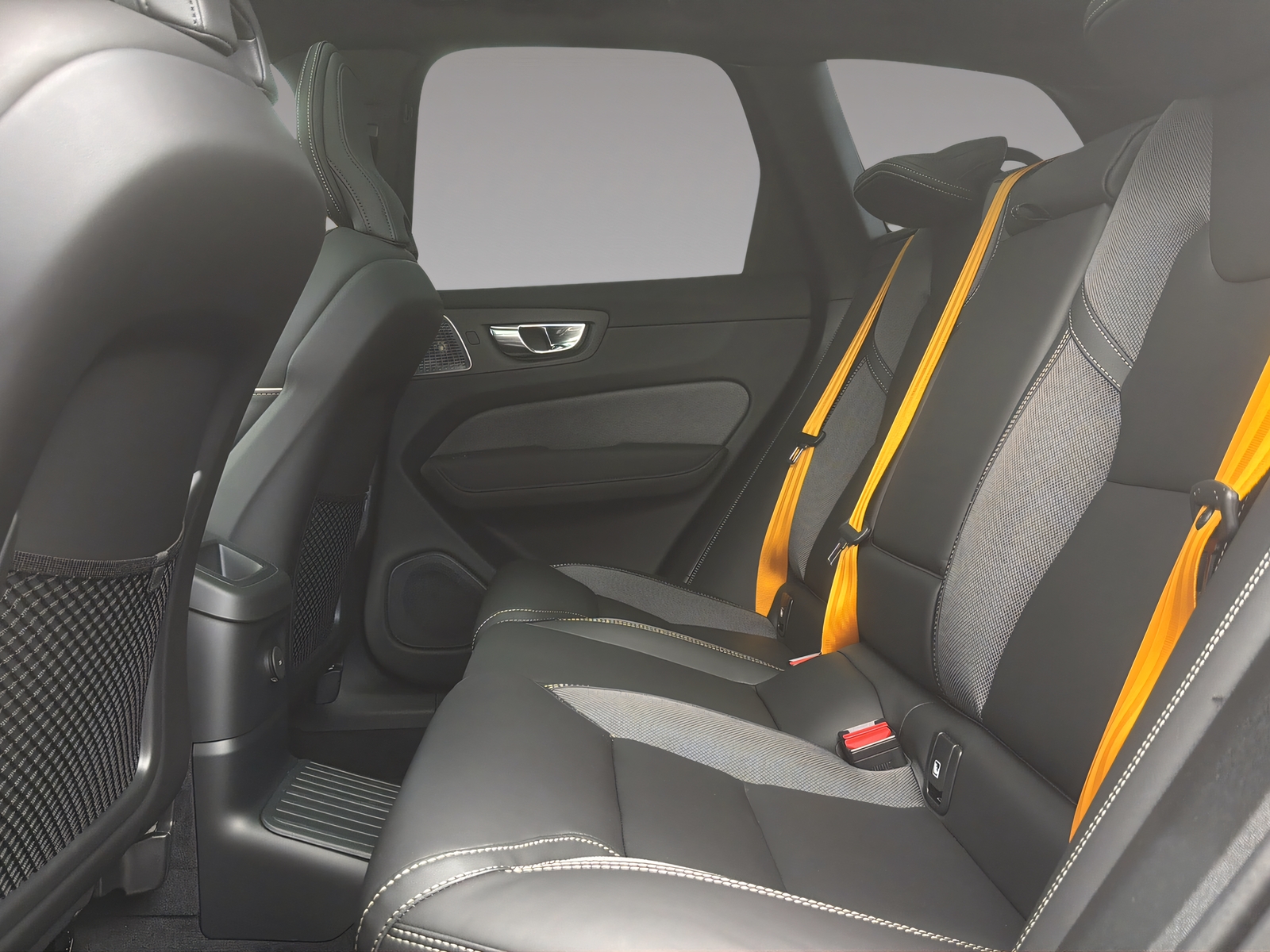 VOLVO XC60 2.0 T8 TE Polestar eAWD Last Edition-image-17