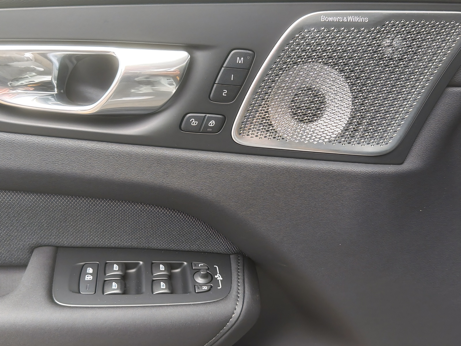 VOLVO XC60 2.0 T8 TE Polestar eAWD Last Edition-image-15