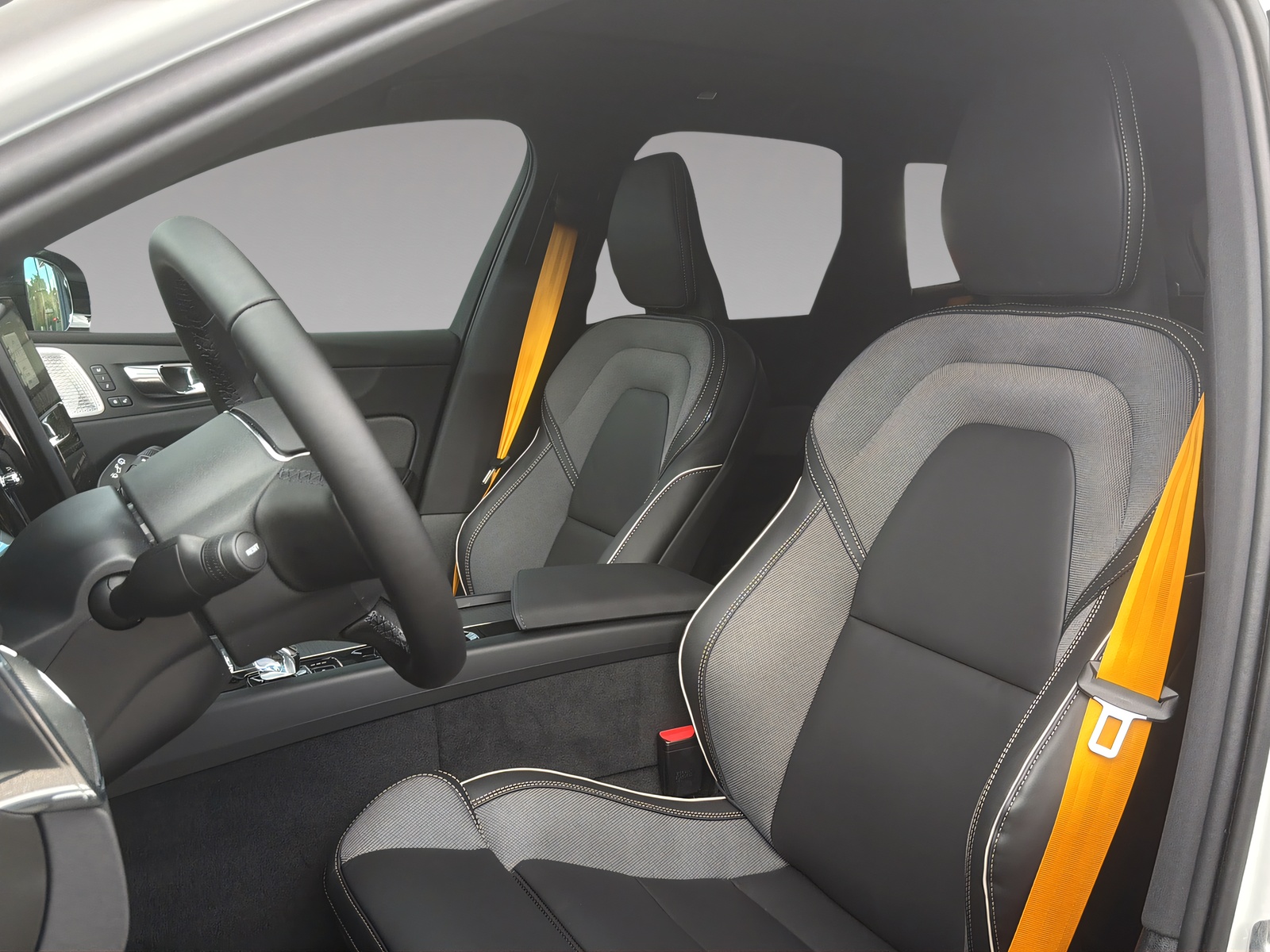 VOLVO XC60 2.0 T8 TE Polestar eAWD Last Edition-image-6