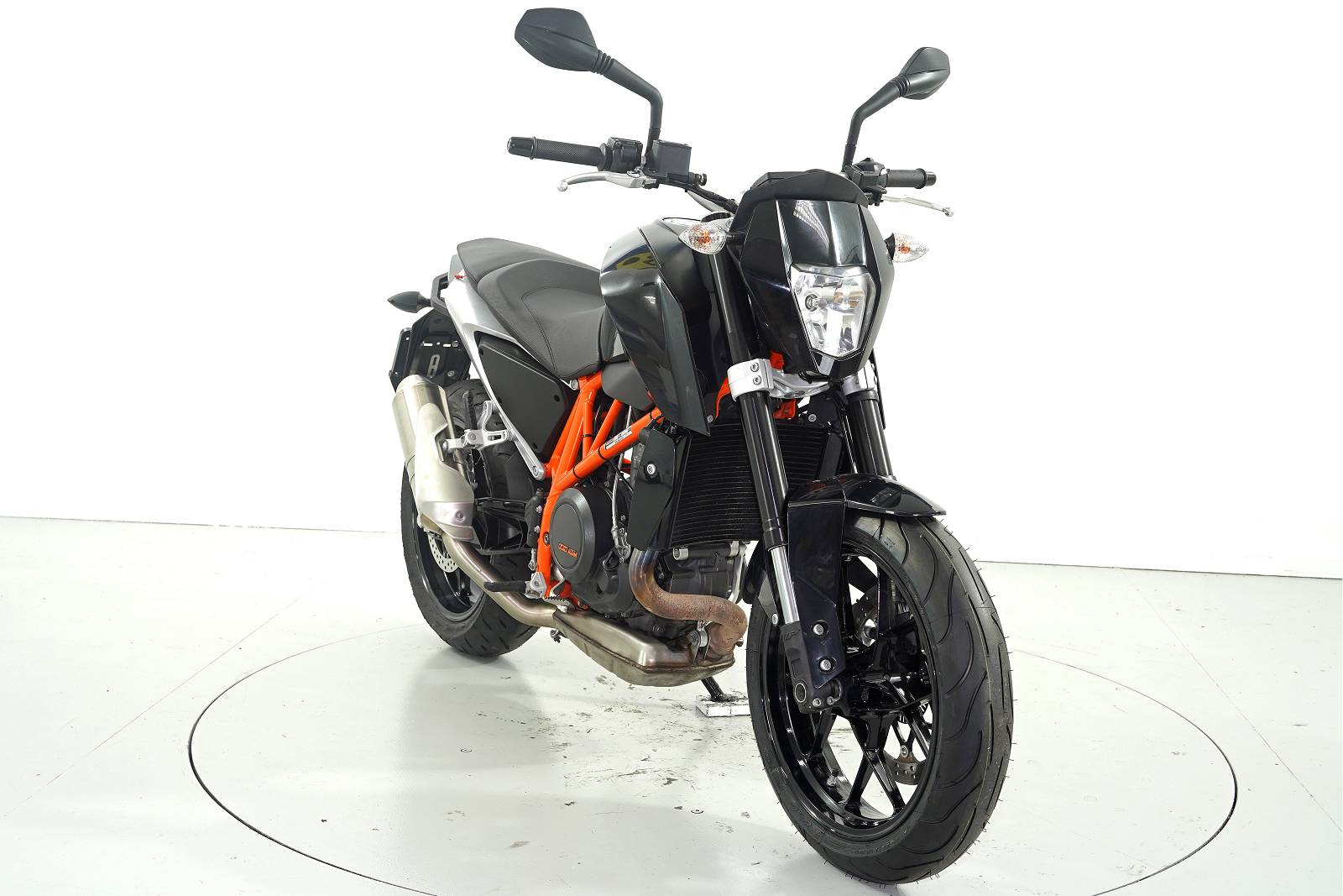 KTM Duke 690 ABS-showroom-element-1