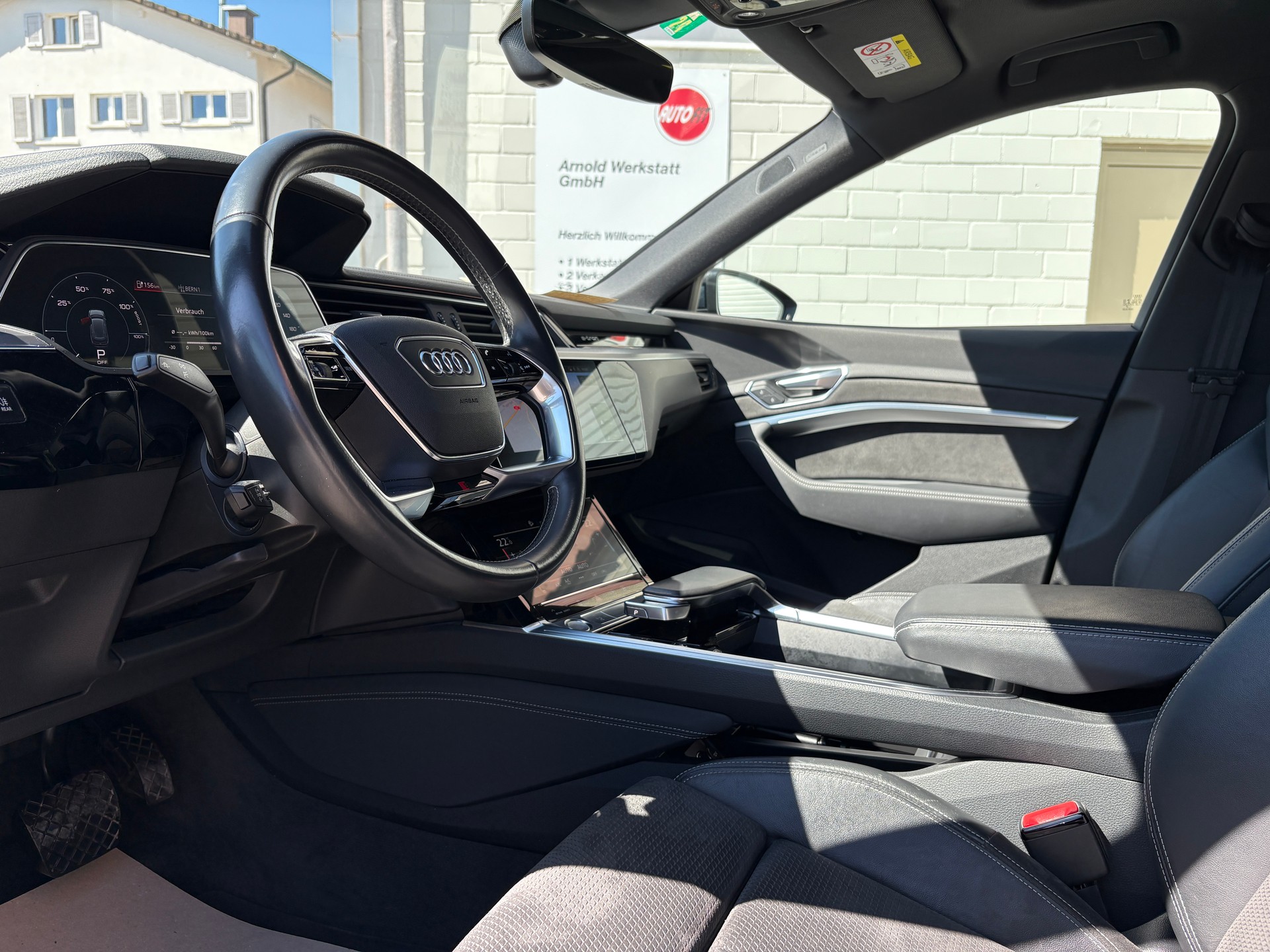 AUDI e-tron 55 S Line quattro-image-7