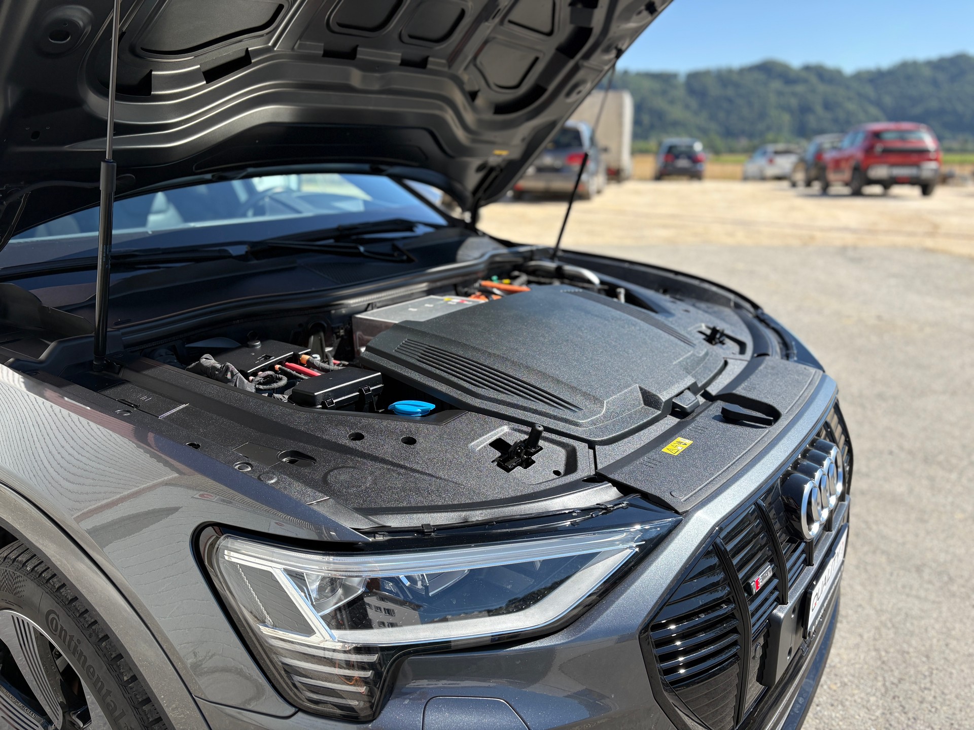 AUDI e-tron 55 S Line quattro-image-5