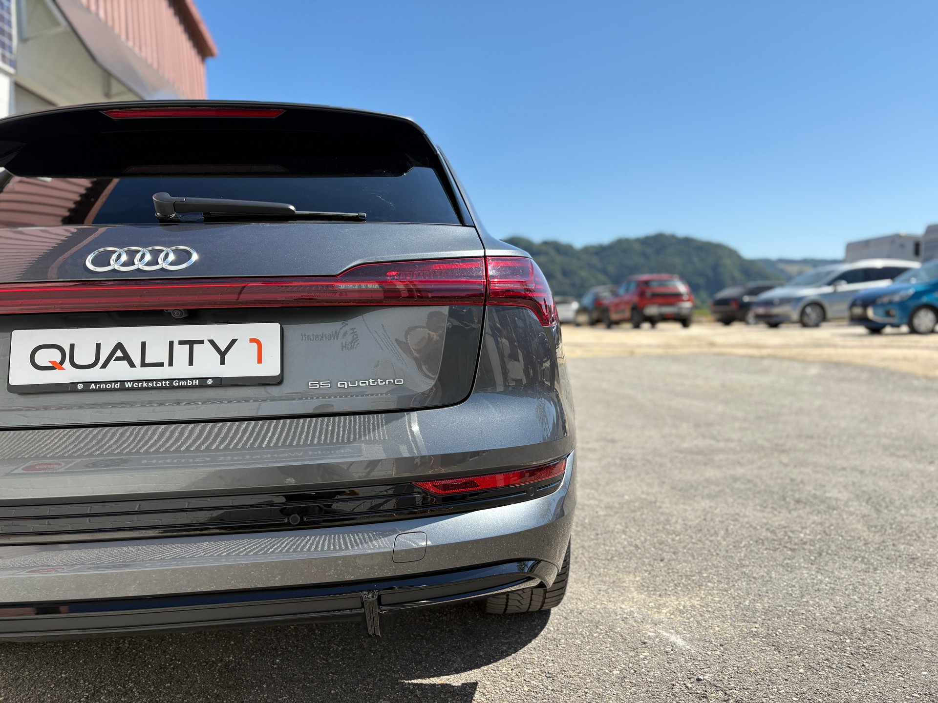 AUDI e-tron 55 S Line quattro-image-4