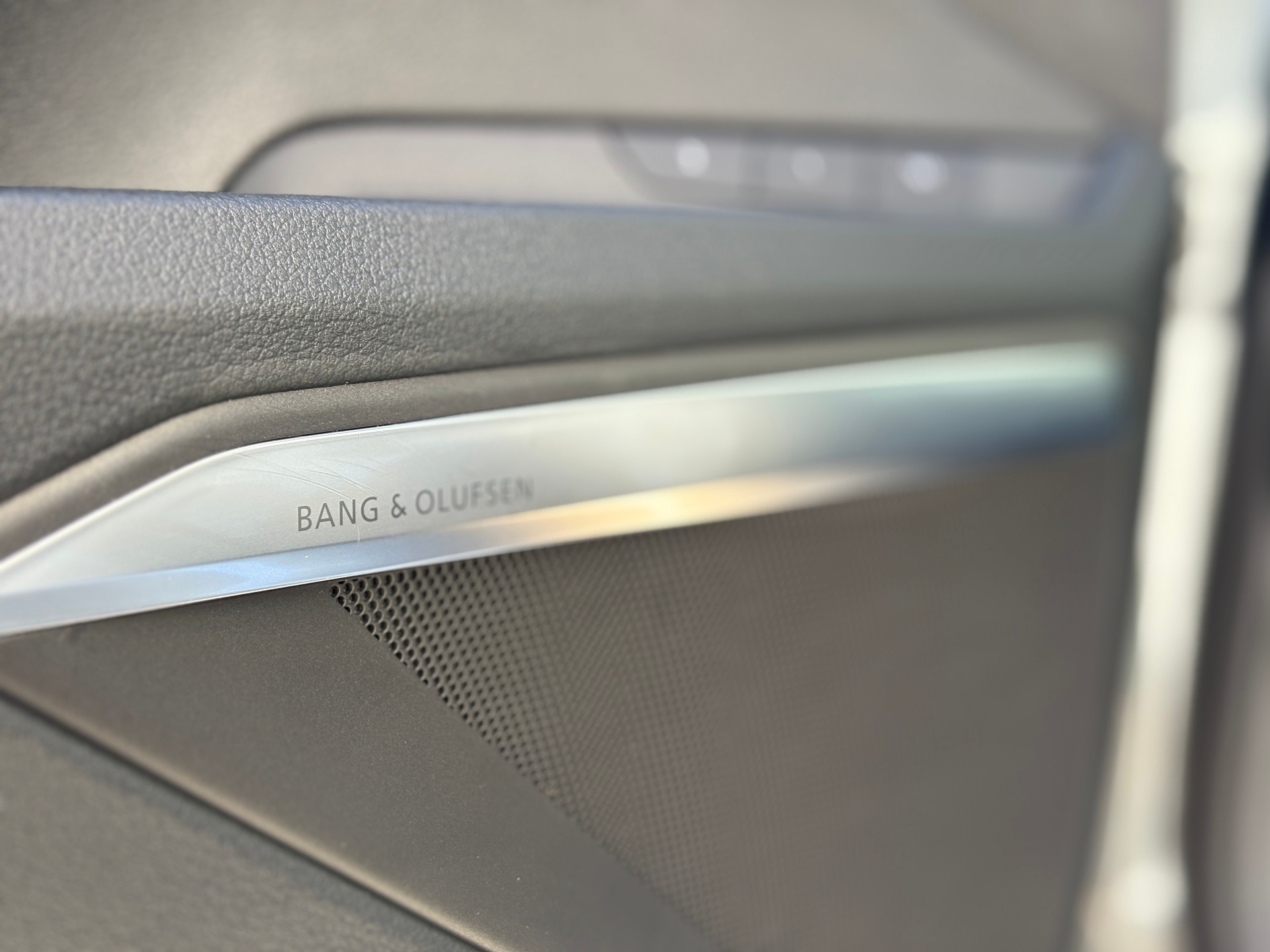 AUDI e-tron 55 S Line quattro-image-12