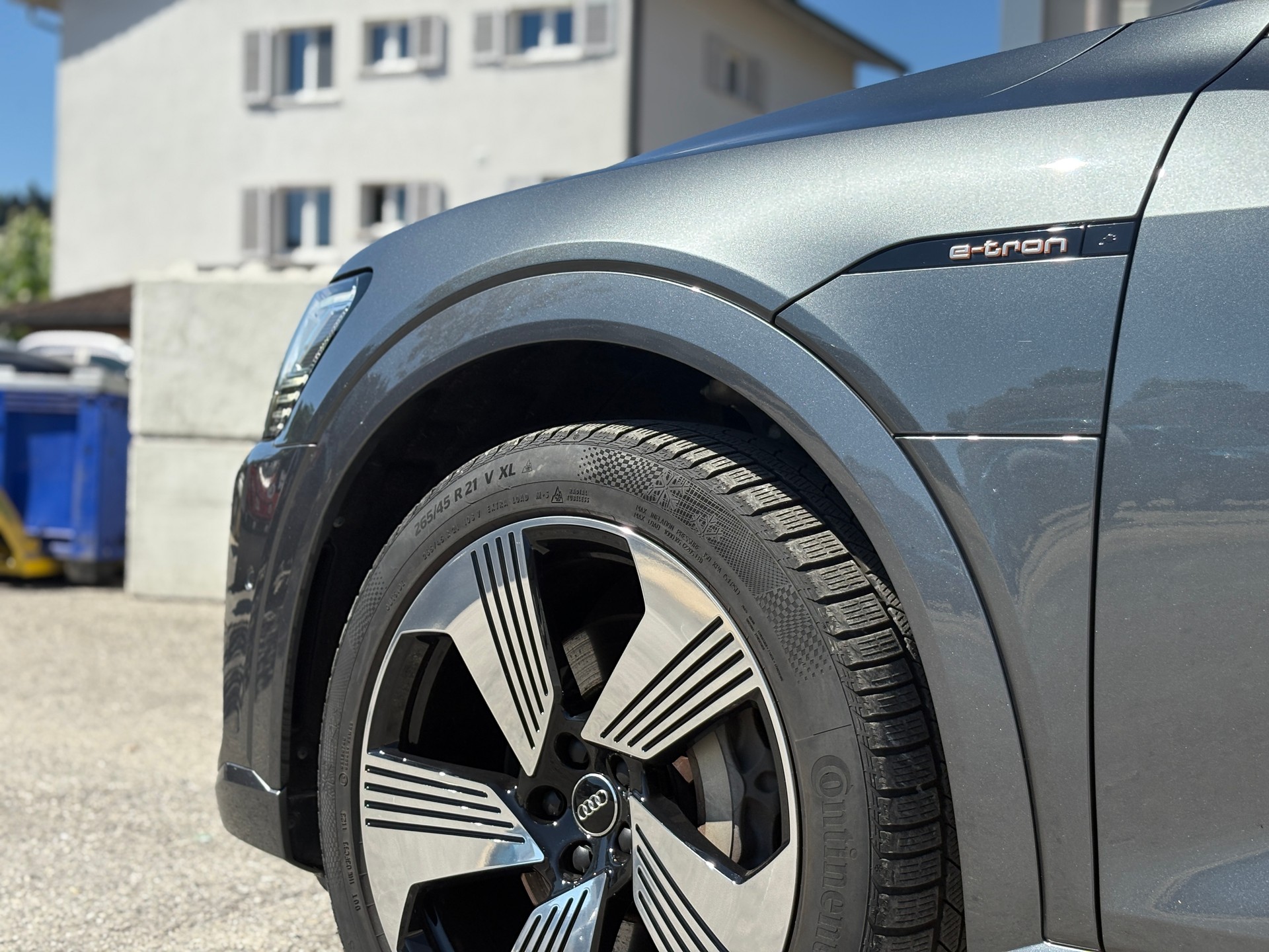 AUDI e-tron 55 S Line quattro-image-14
