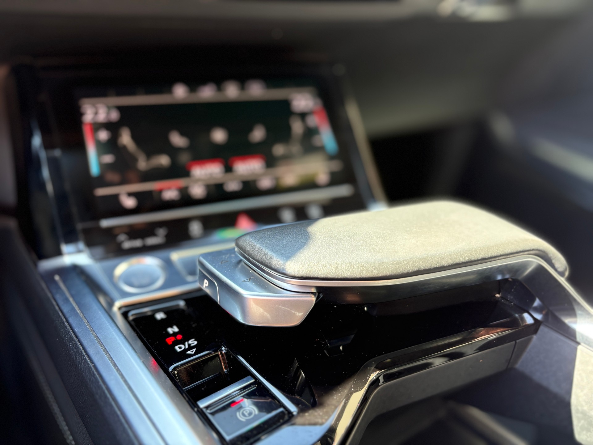 AUDI e-tron 55 S Line quattro-image-9