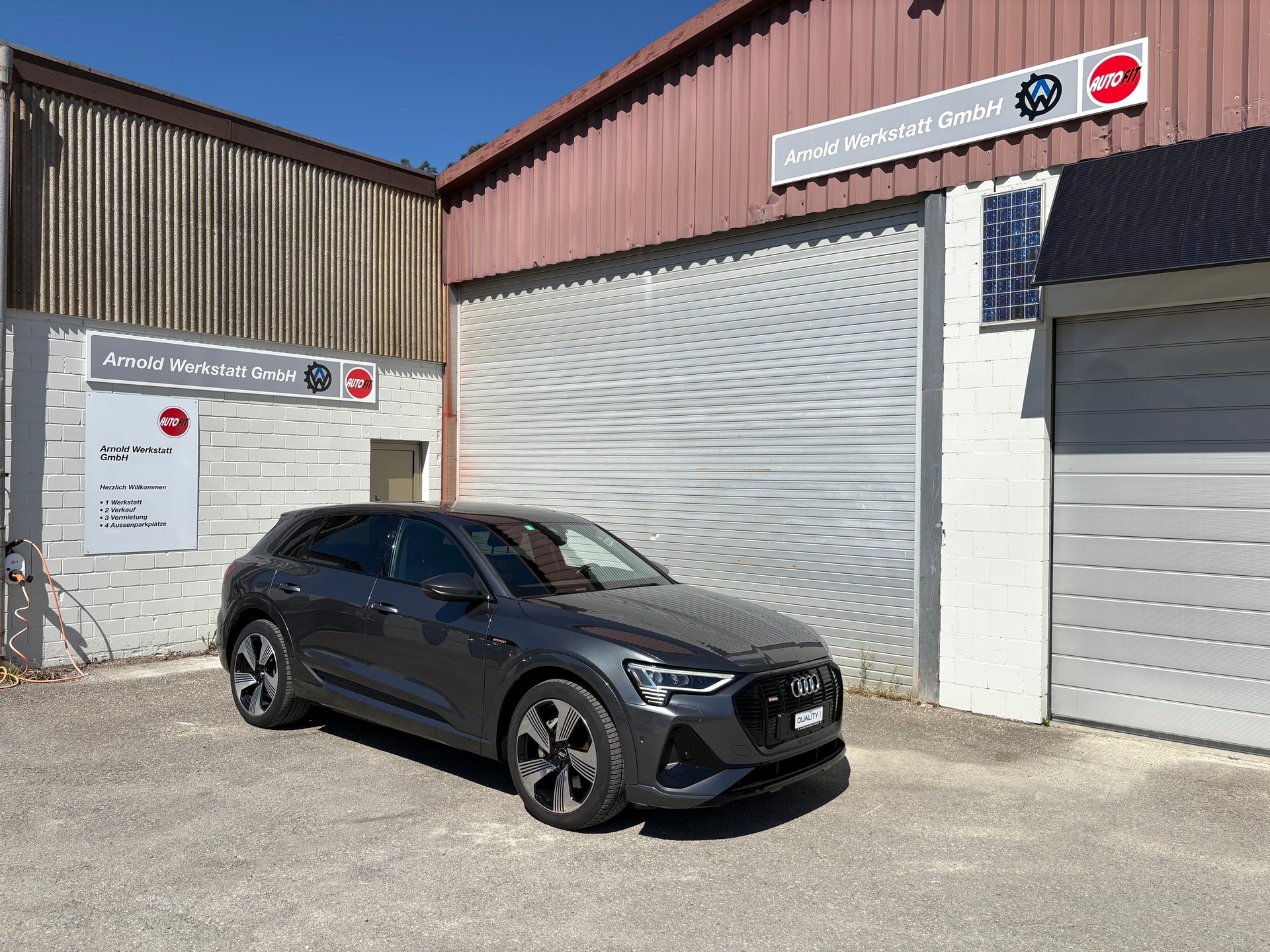 AUDI e-tron 55 S Line quattro-image-0