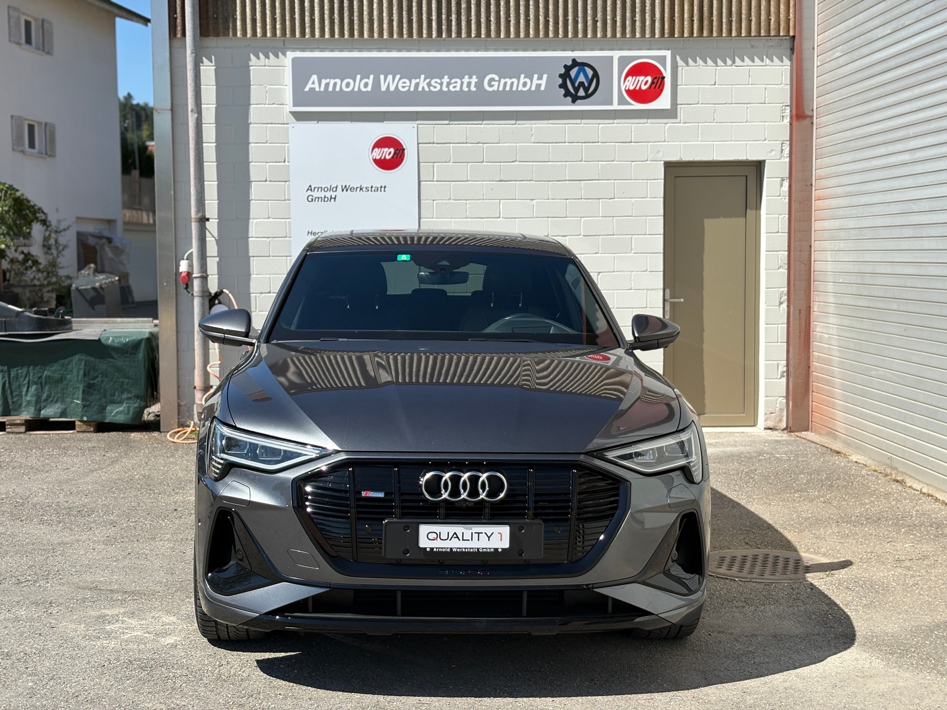 AUDI e-tron 55 S Line quattro-image-2