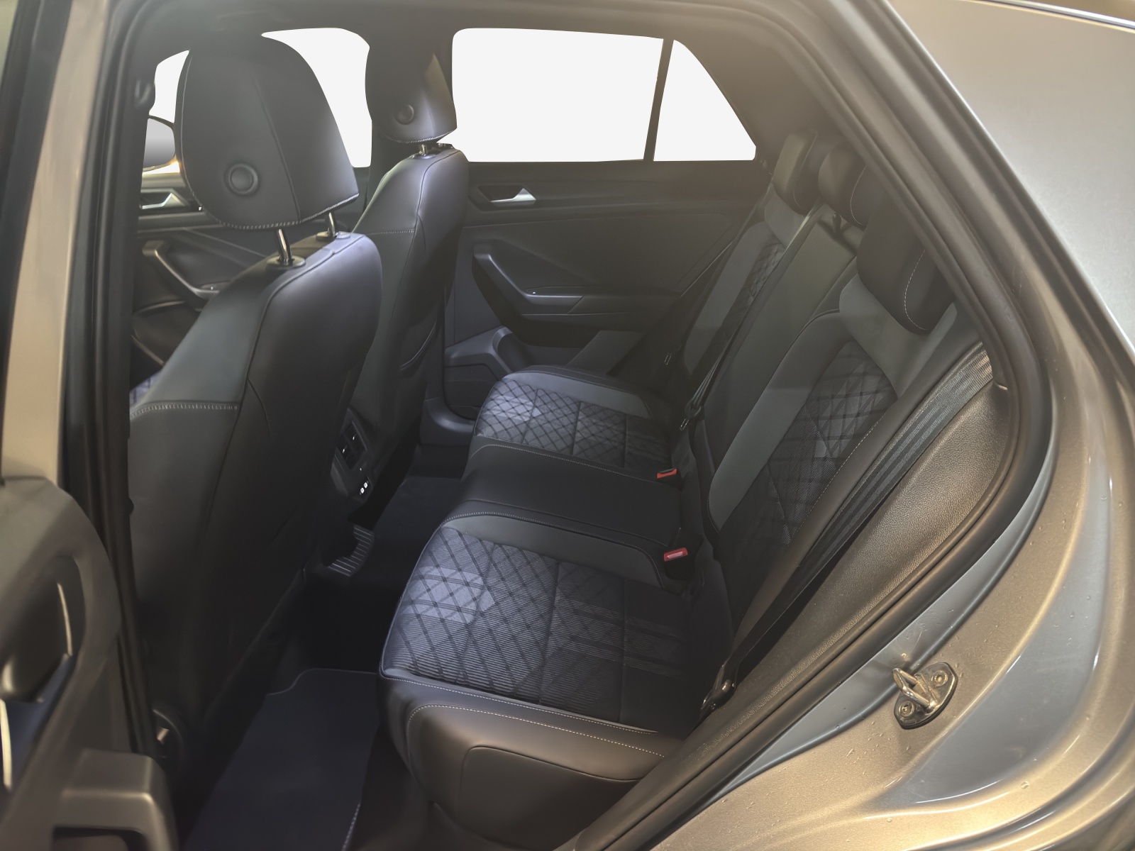 VW T-Roc 2.0 TSI R-Line DSG 4Motion-image-11