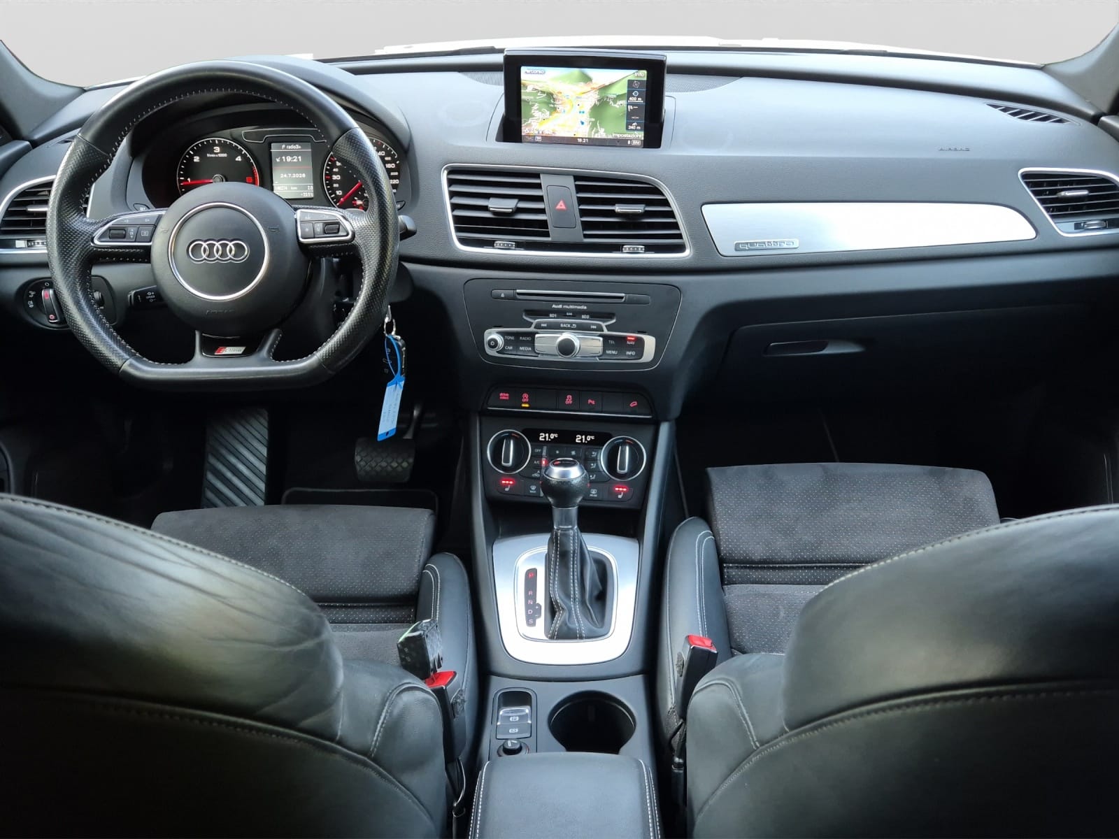 AUDI Q3 2.0 TDI quattro S-line-image-13