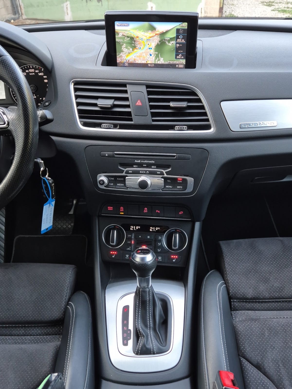 AUDI Q3 2.0 TDI quattro S-line-image-9