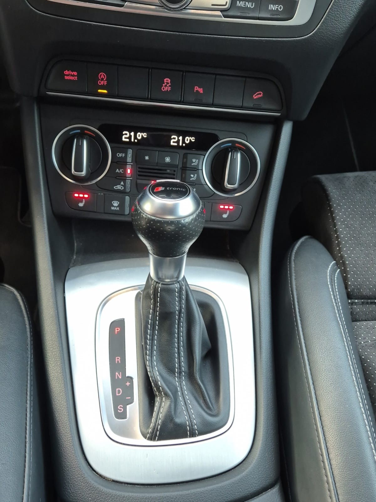 AUDI Q3 2.0 TDI quattro S-line-image-14