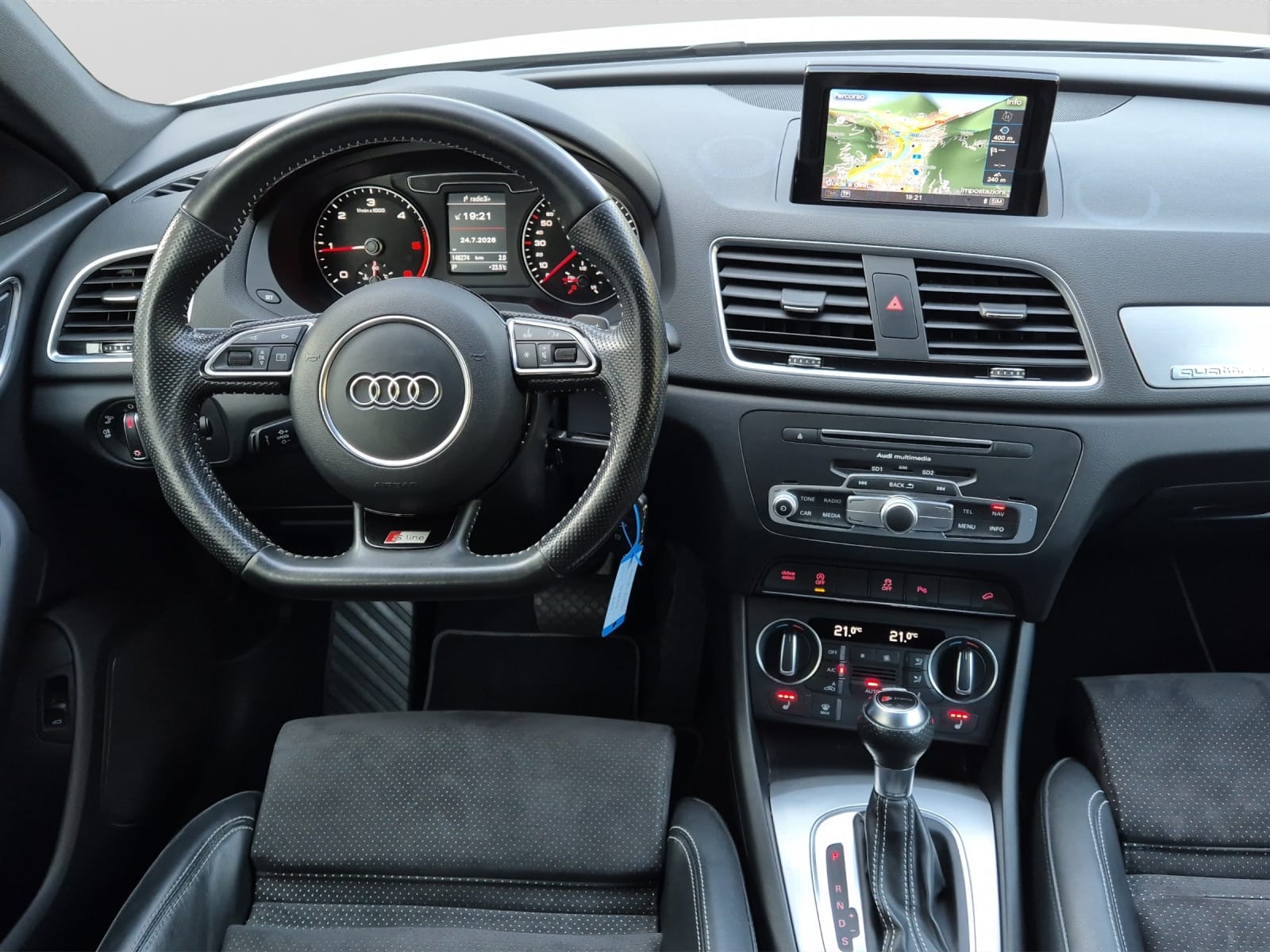 AUDI Q3 2.0 TDI quattro S-line-image-10
