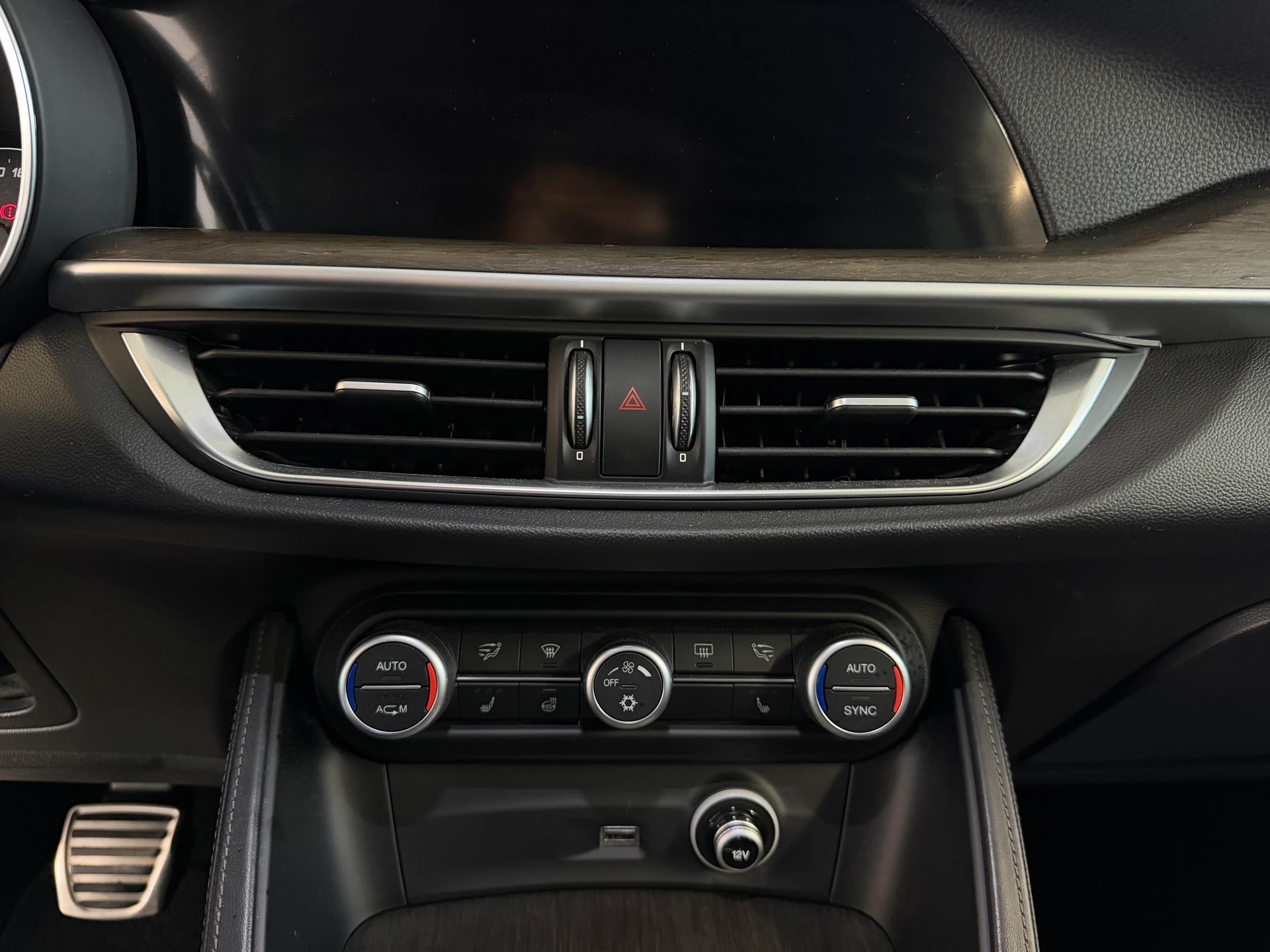 ALFA ROMEO Stelvio 2.0 First Edition Q4 Automatic | CH-Auto | Navi | Leder-image-13