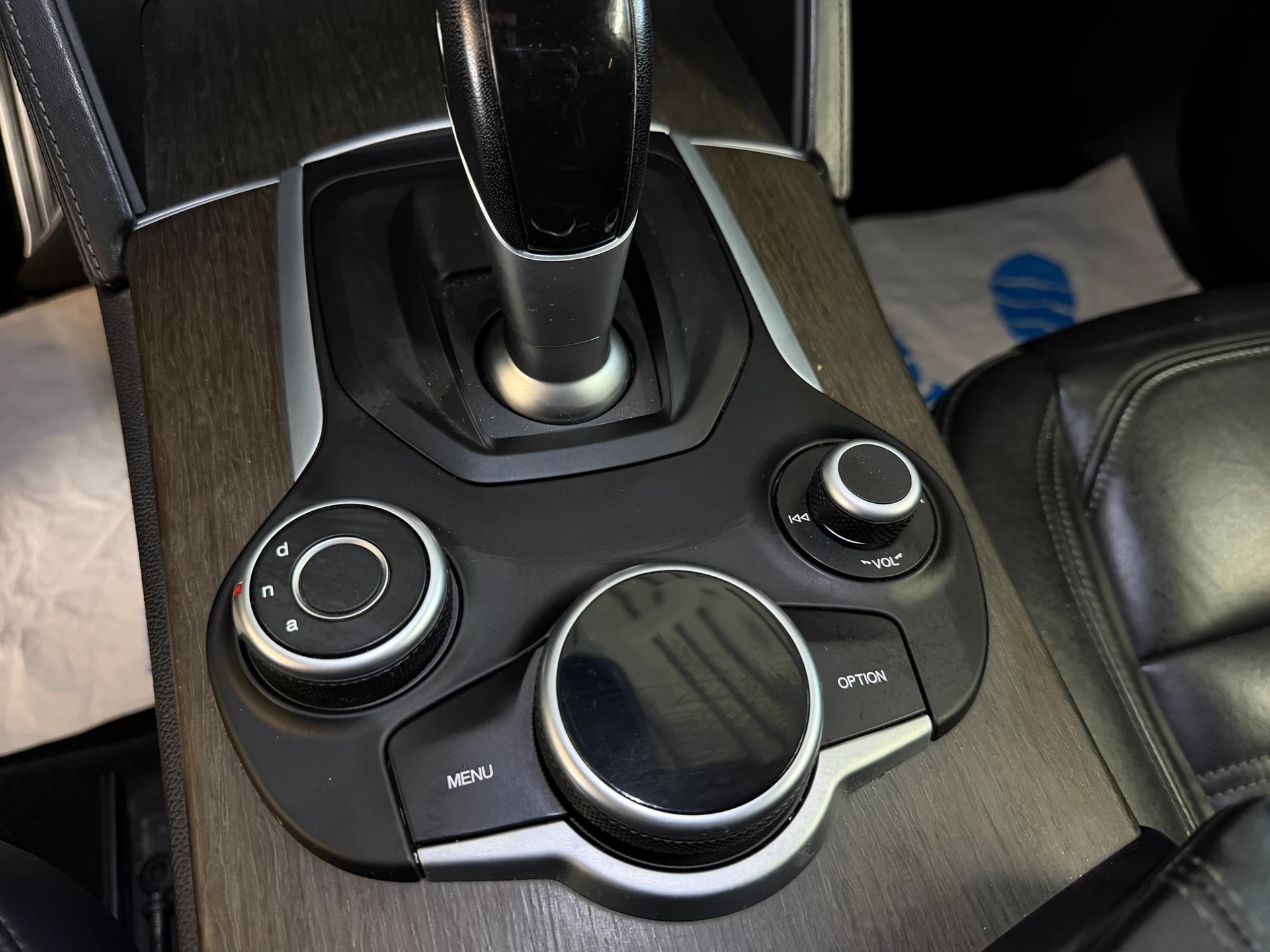 ALFA ROMEO Stelvio 2.0 First Edition Q4 Automatic | CH-Auto | Navi | Leder-image-12