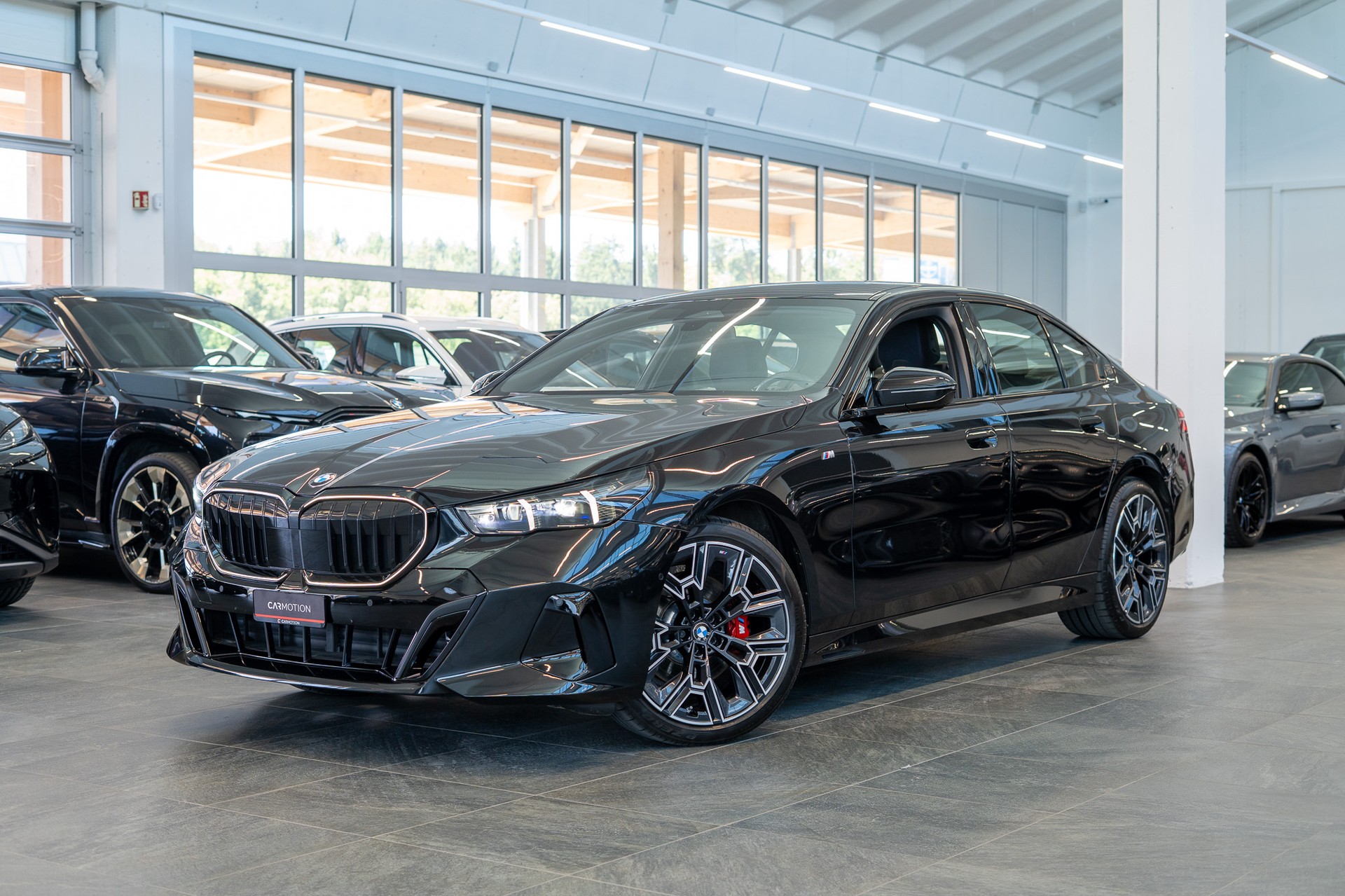 BMW 520i M Sport / Iconic Glow / 4-Zonen Klima / Harman Kardon / Sitzheizung & Lüftung