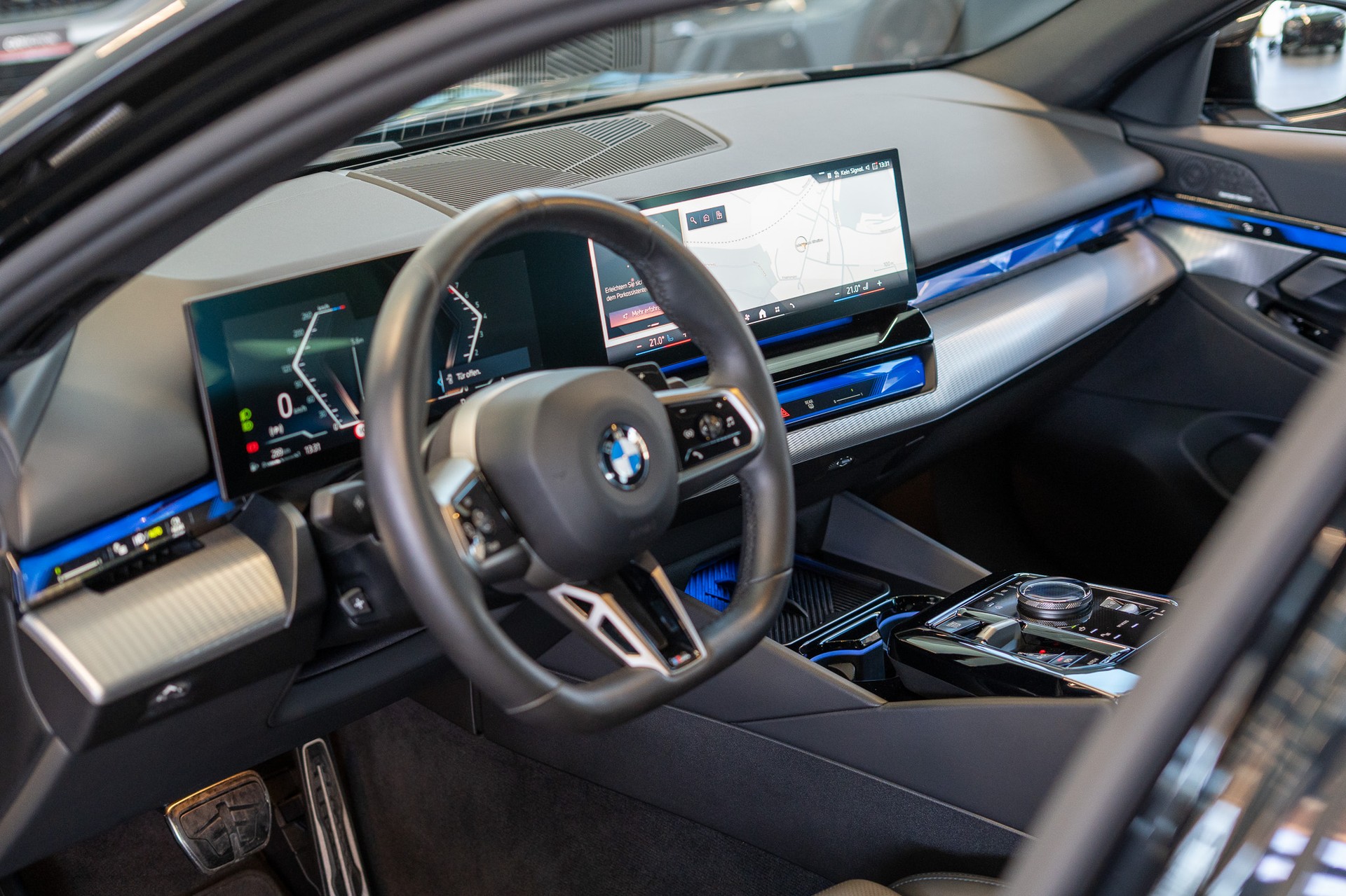 BMW 520i M Sport / Iconic Glow / 4-Zonen Klima / Harman Kardon / Sitzheizung & Lüftung-image-11