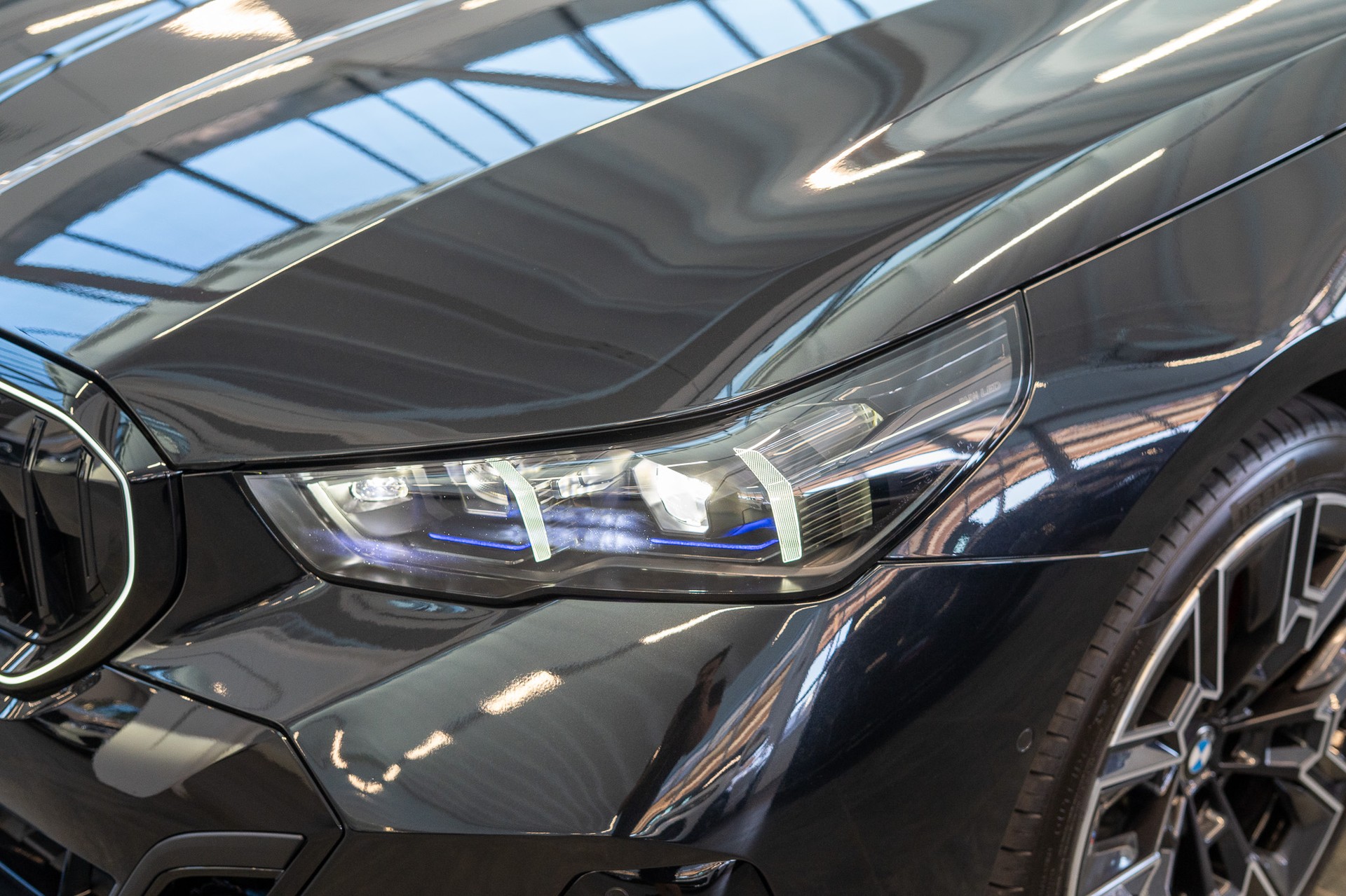 BMW 520i M Sport / Iconic Glow / 4-Zonen Klima / Harman Kardon / Sitzheizung & Lüftung-image-8