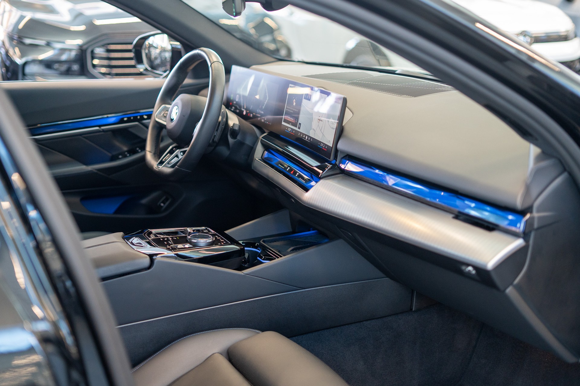 BMW 520i M Sport / Iconic Glow / 4-Zonen Klima / Harman Kardon / Sitzheizung & Lüftung-image-17