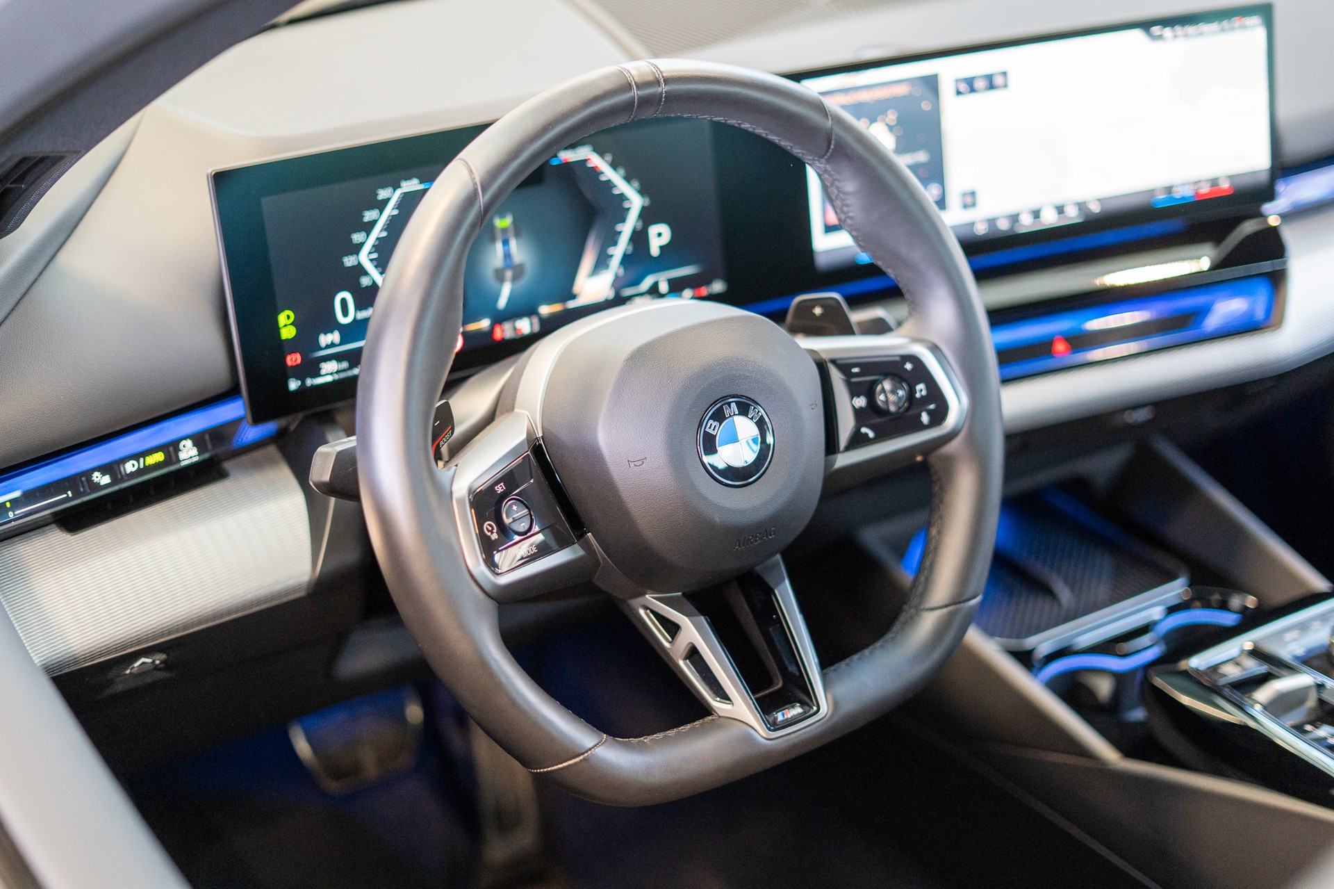 BMW 520i M Sport / Iconic Glow / 4-Zonen Klima / Harman Kardon / Sitzheizung & Lüftung-image-10