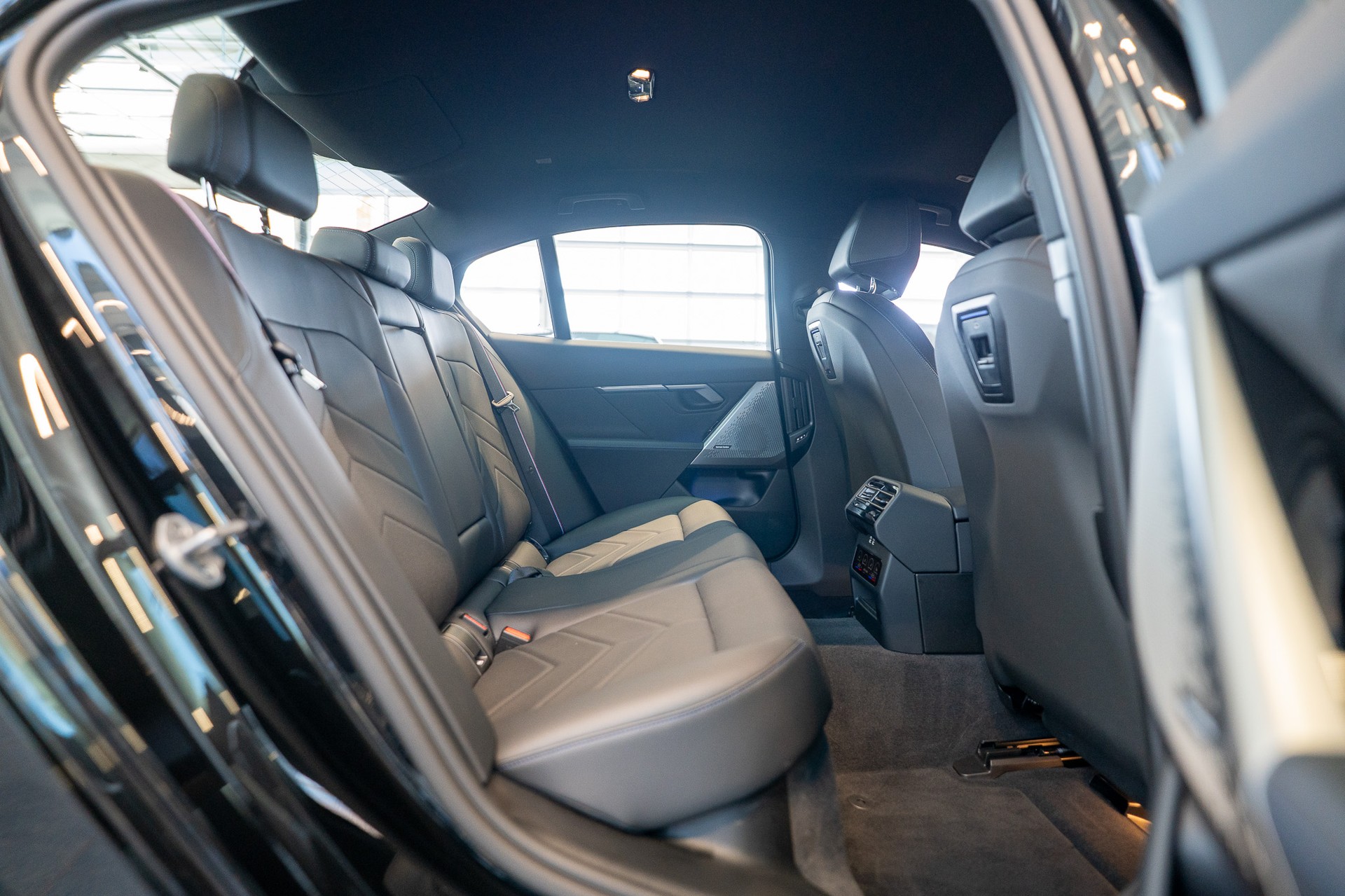 BMW 520i M Sport / Iconic Glow / 4-Zonen Klima / Harman Kardon / Sitzheizung & Lüftung-image-15
