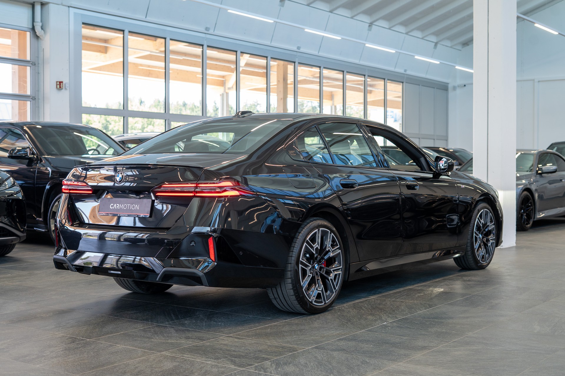 BMW 520i M Sport / Iconic Glow / 4-Zonen Klima / Harman Kardon / Sitzheizung & Lüftung-image-6