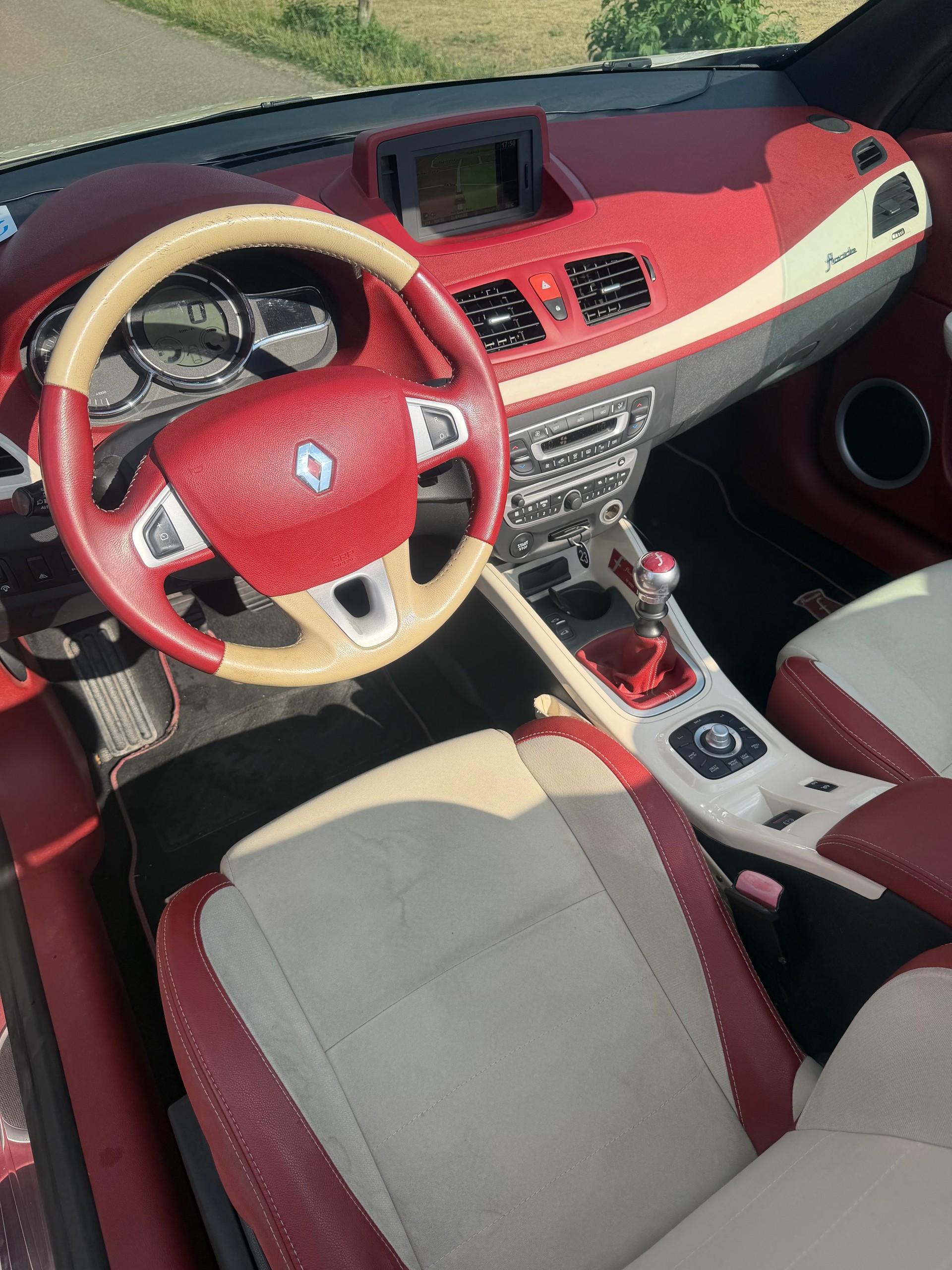 RENAULT Mégane CC 1.4 16V Turbo Dynamique-image-9