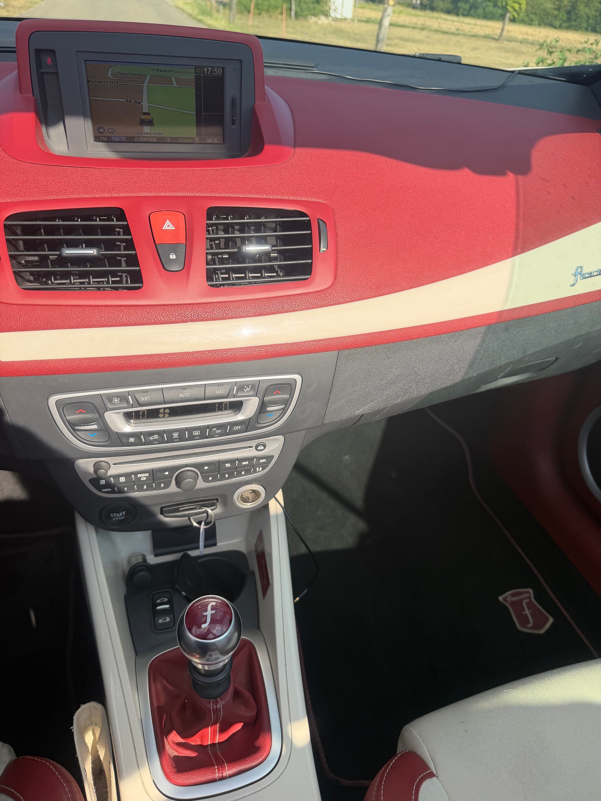 RENAULT Mégane CC 1.4 16V Turbo Dynamique-image-10