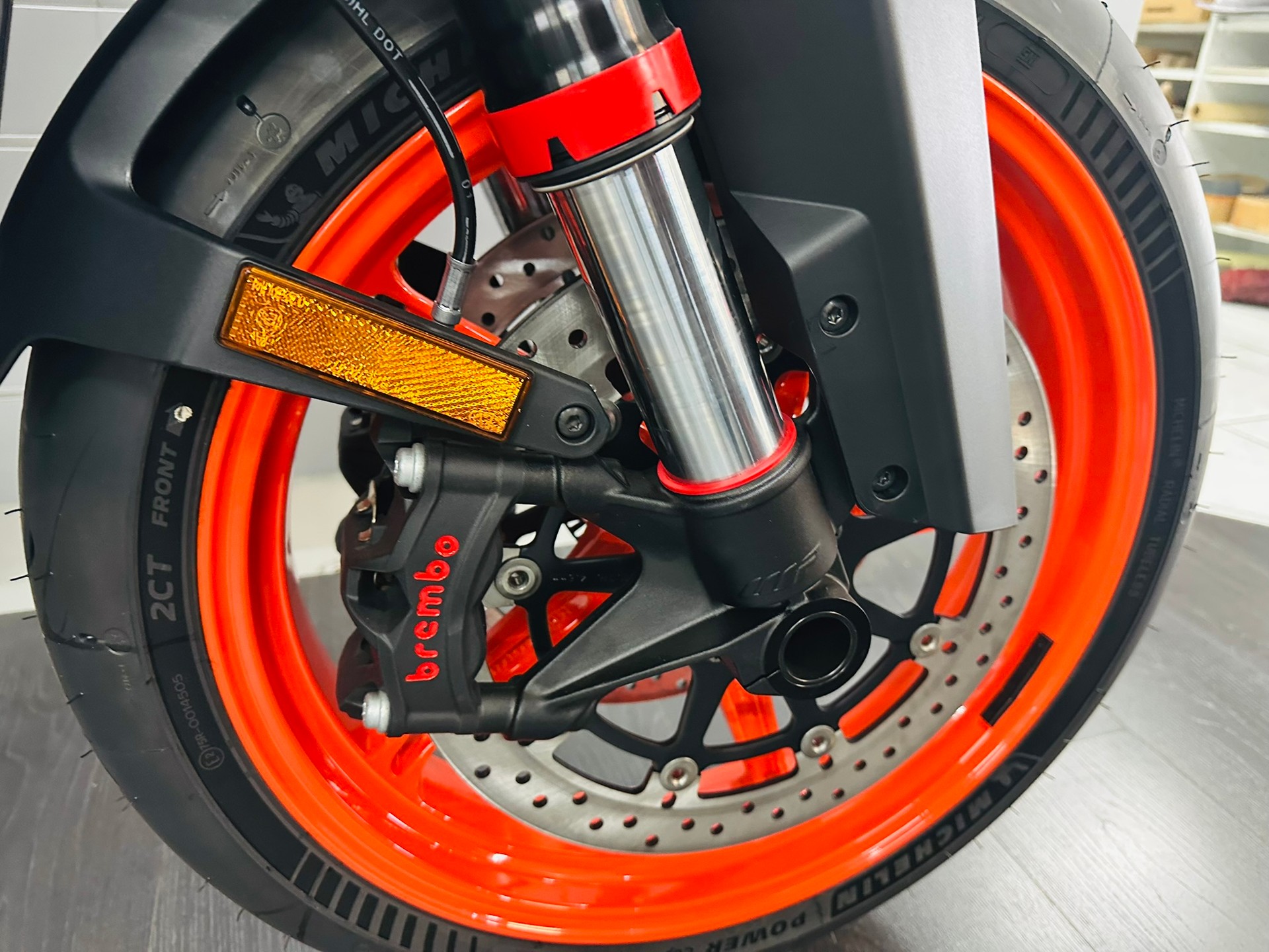KTM 990 Duke R-showroom-element-3