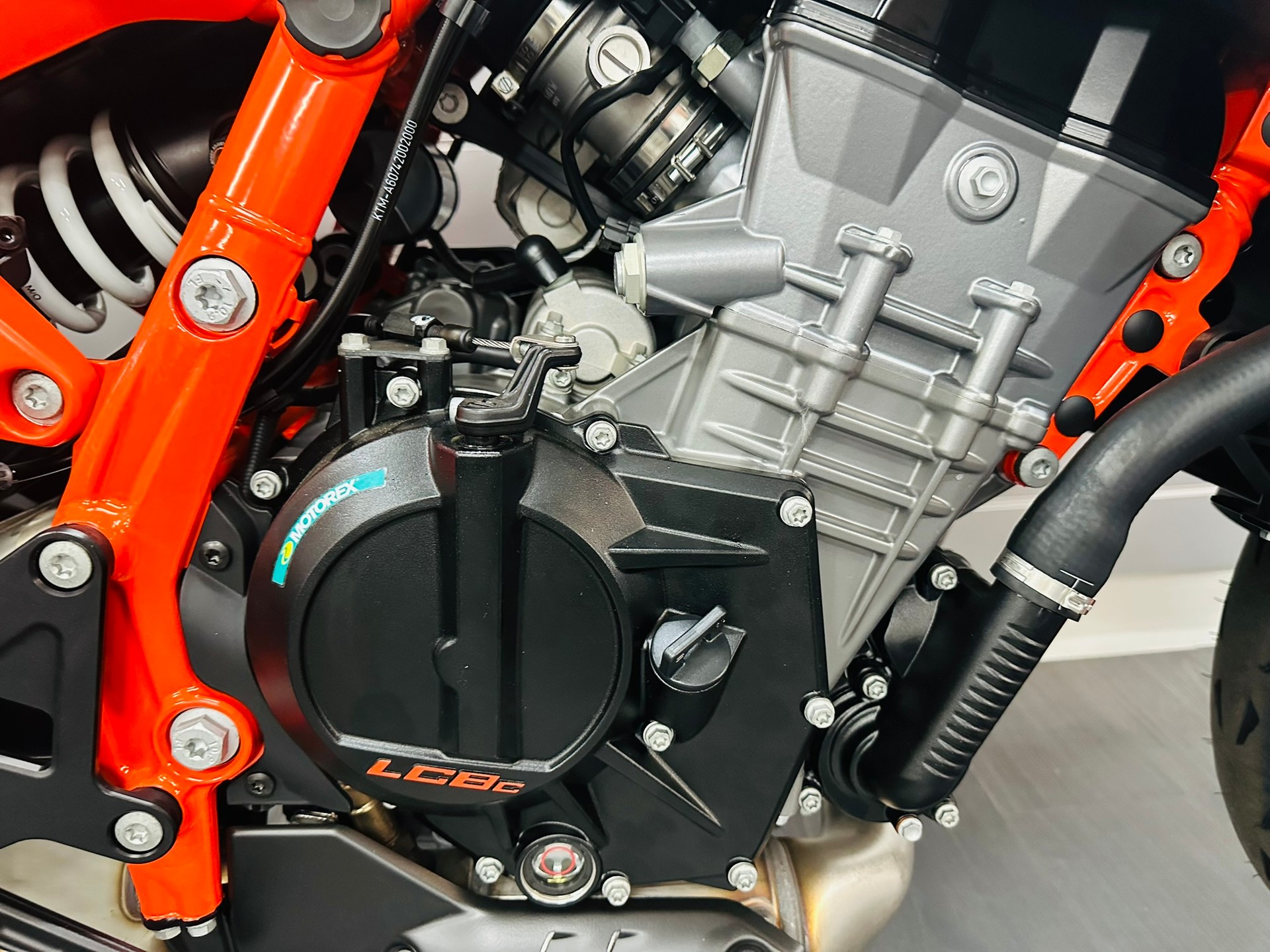 KTM 990 Duke R-showroom-element-2