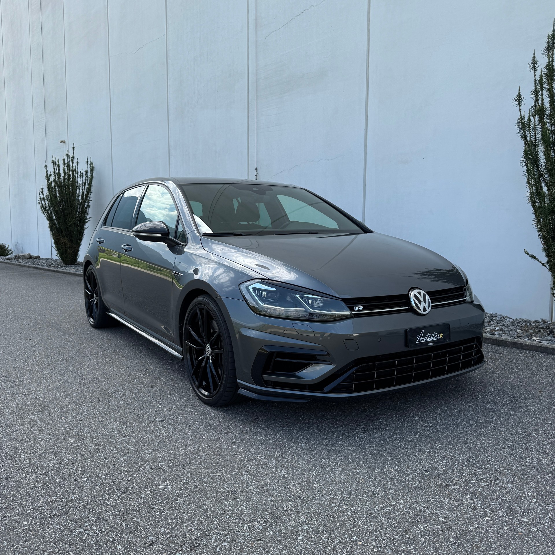 VW Golf 2.0 TSI R 4Motion DSG-image-1
