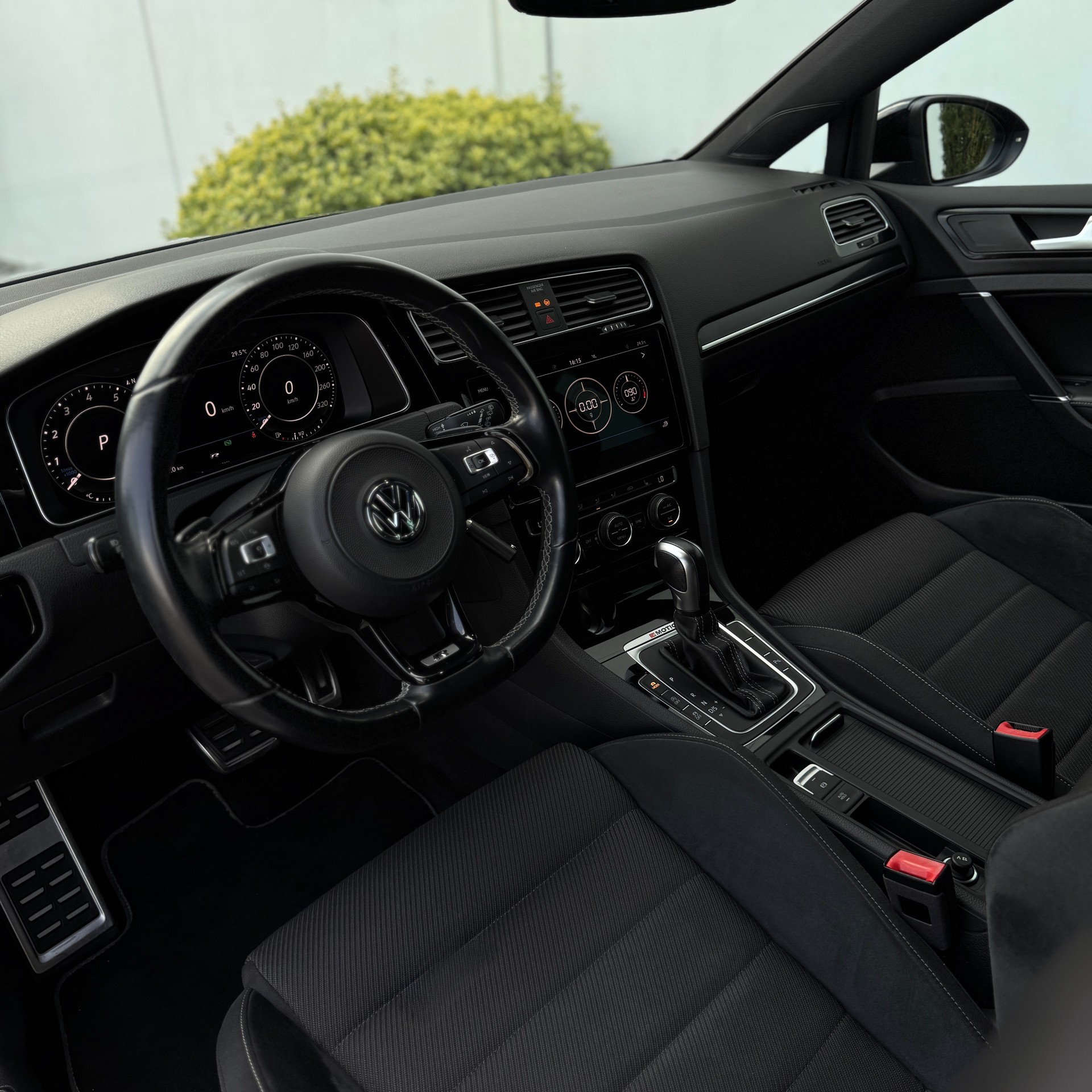 VW Golf 2.0 TSI R 4Motion DSG-image-5