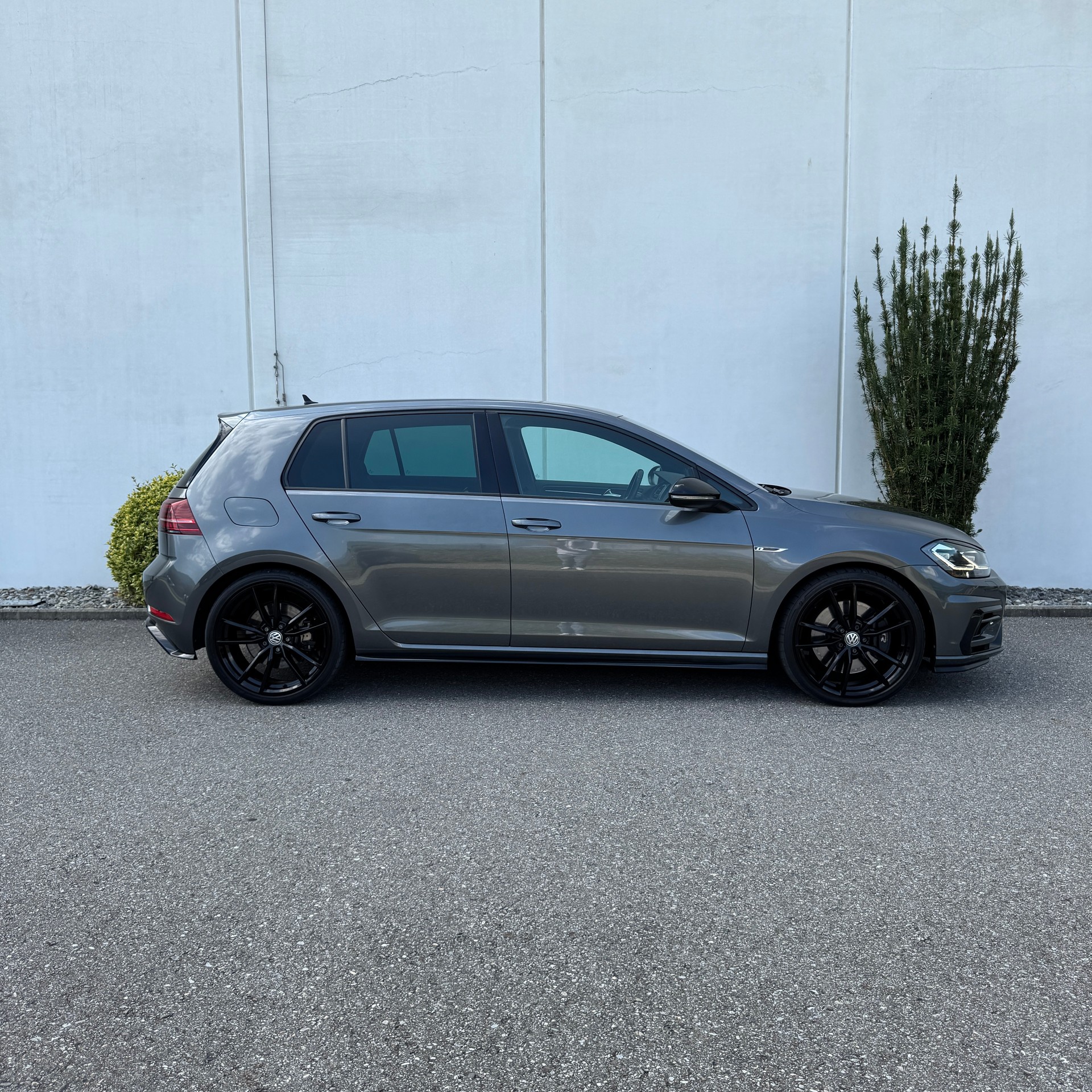 VW Golf 2.0 TSI R 4Motion DSG-image-2