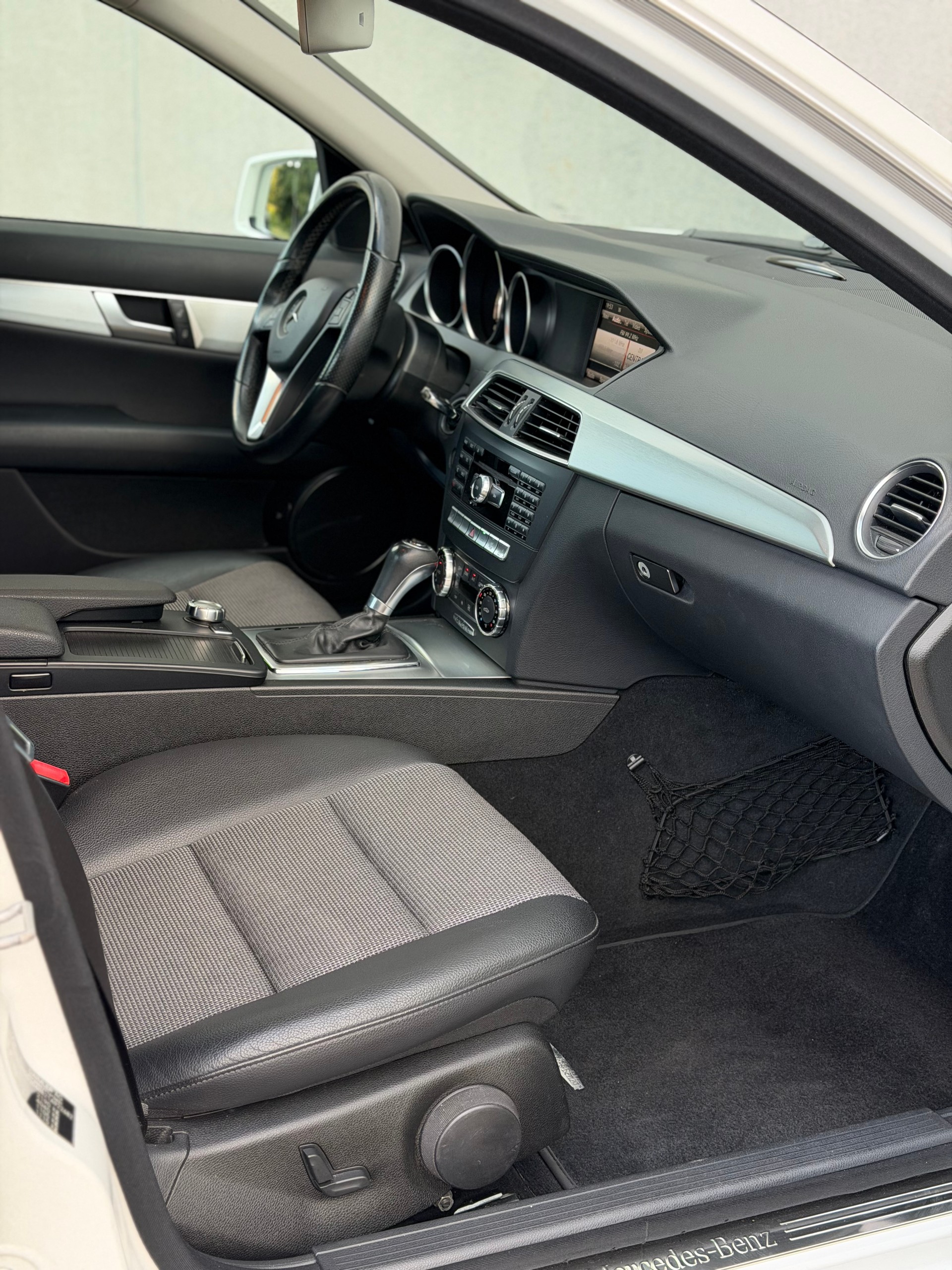 MERCEDES-BENZ C 250 CDI Avantgarde 4Matic 7G-Tronic-image-11
