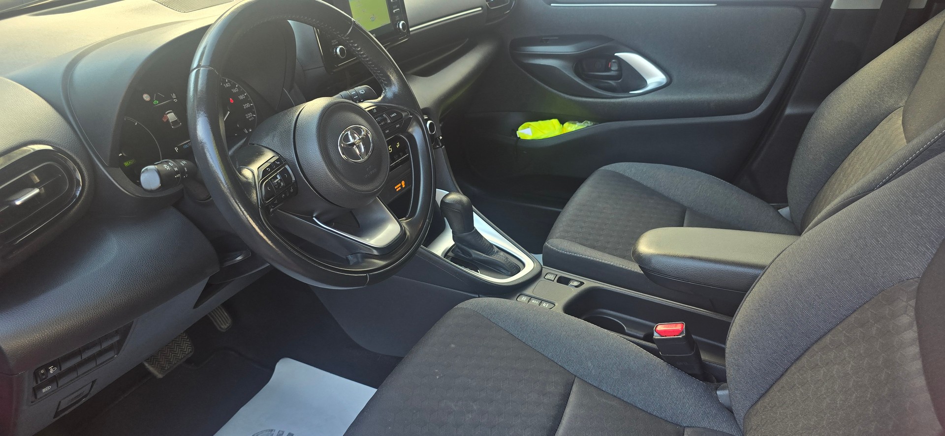 TOYOTA Yaris 1.5 Active e-CVT-image-11