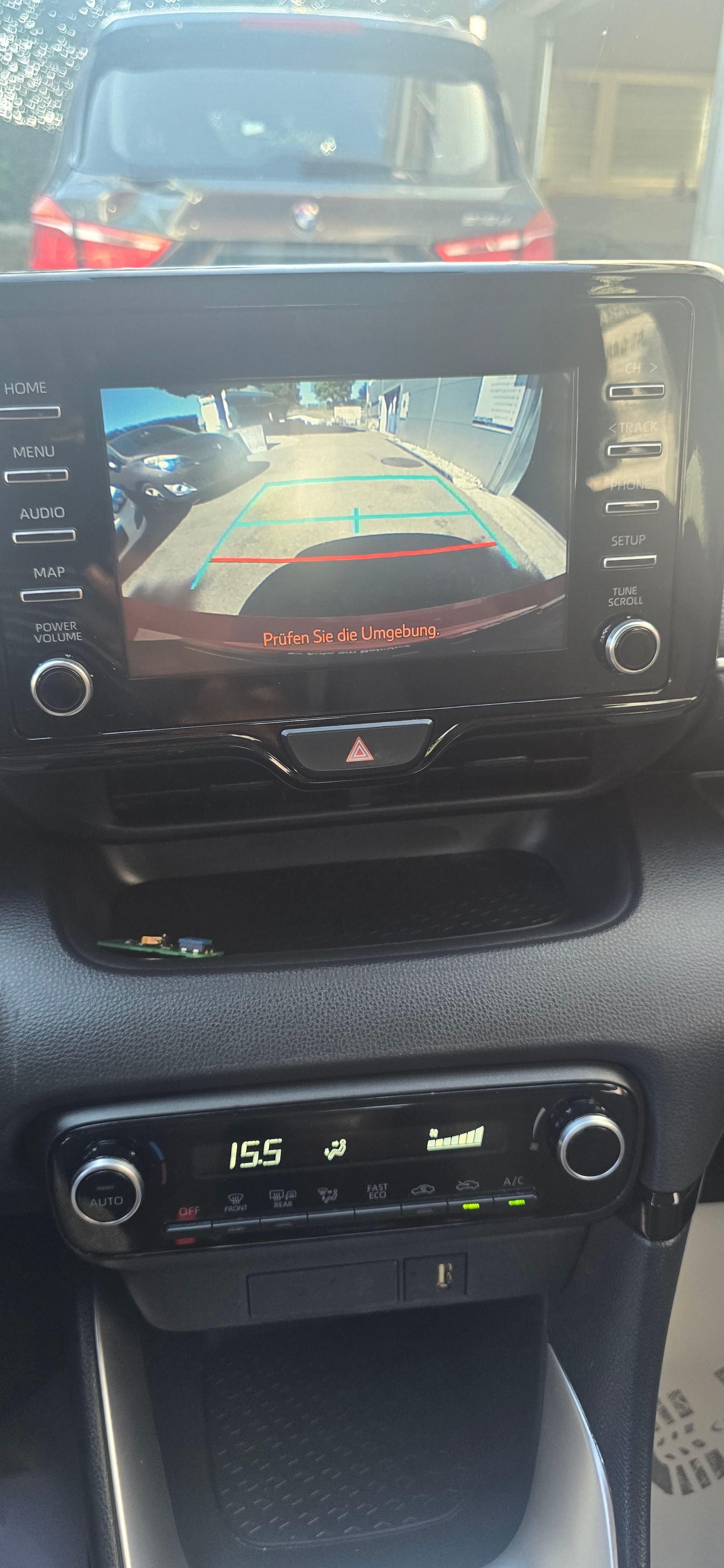 TOYOTA Yaris 1.5 Active e-CVT-image-14