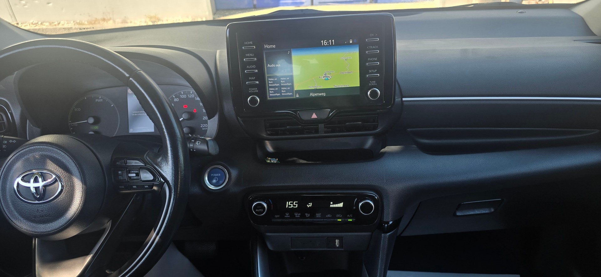TOYOTA Yaris 1.5 Active e-CVT-image-9