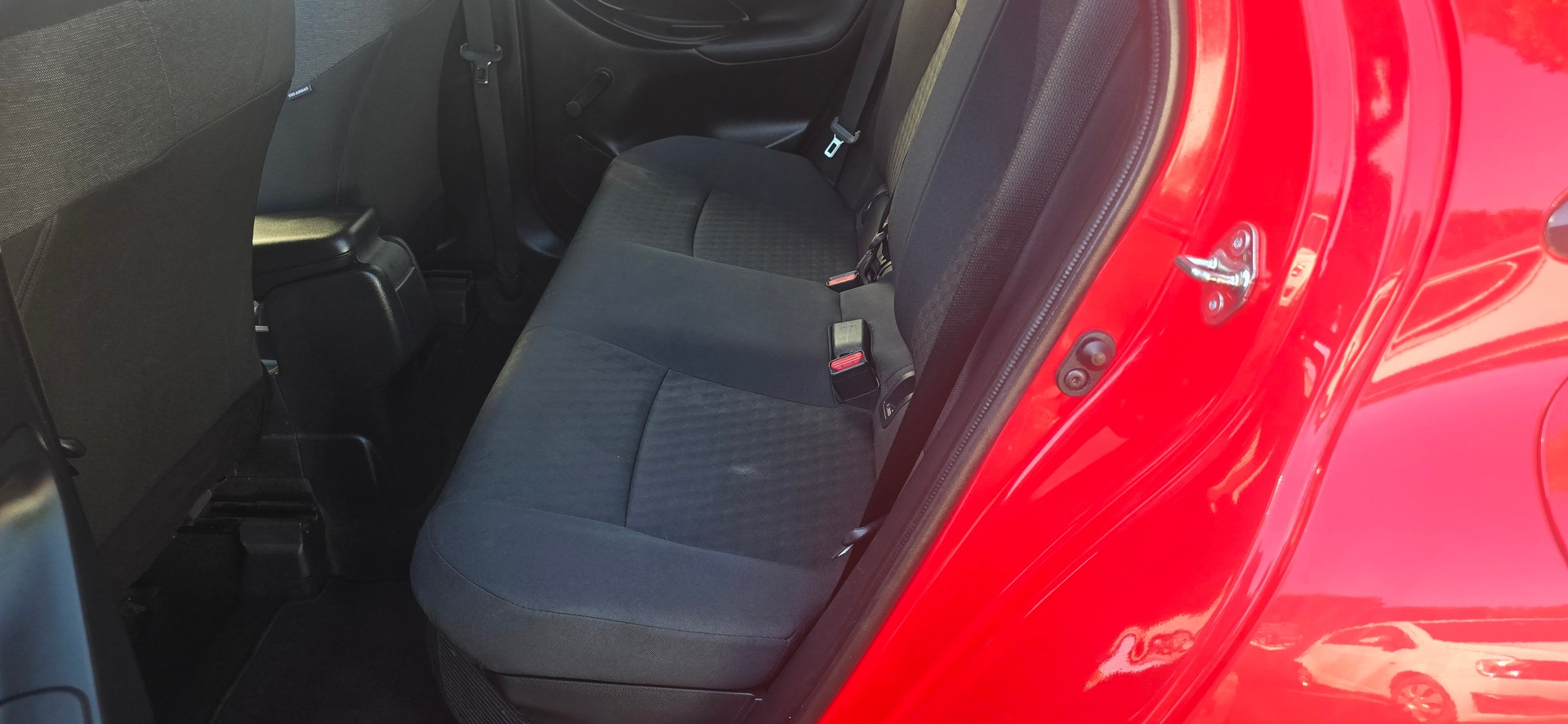 TOYOTA Yaris 1.5 Active e-CVT-image-12