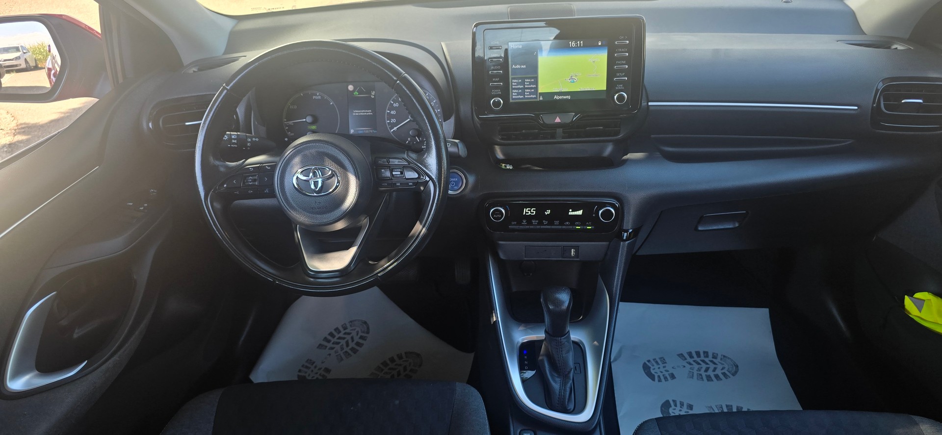 TOYOTA Yaris 1.5 Active e-CVT-image-10