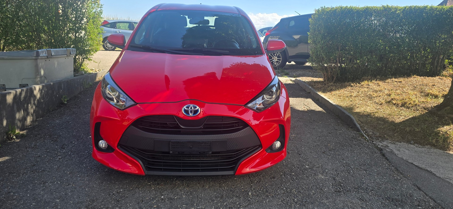TOYOTA Yaris 1.5 Active e-CVT-image-1
