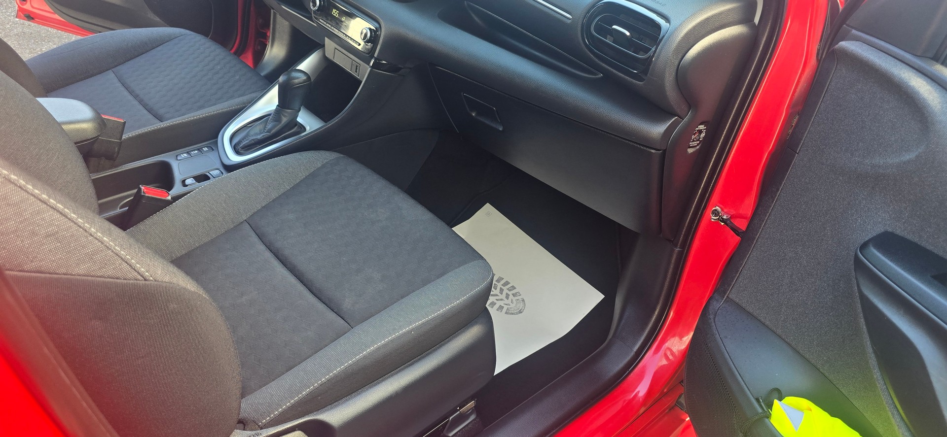 TOYOTA Yaris 1.5 Active e-CVT-image-13