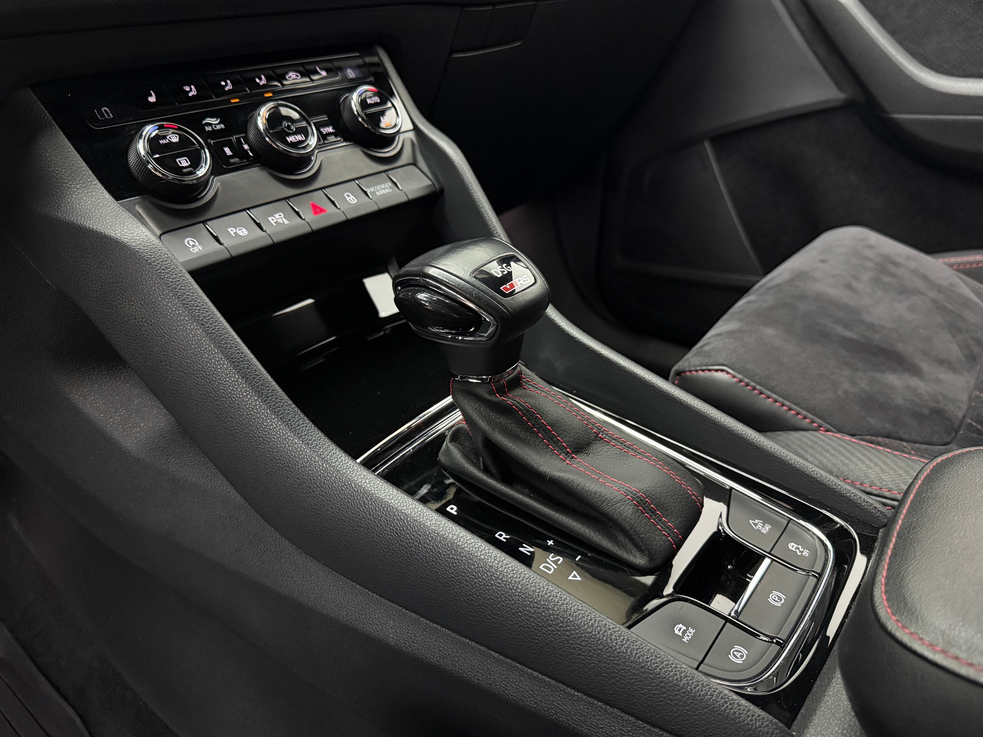 SKODA Kodiaq 2.0 Bi-TDI SCR RS 4x4 DSG-image-30