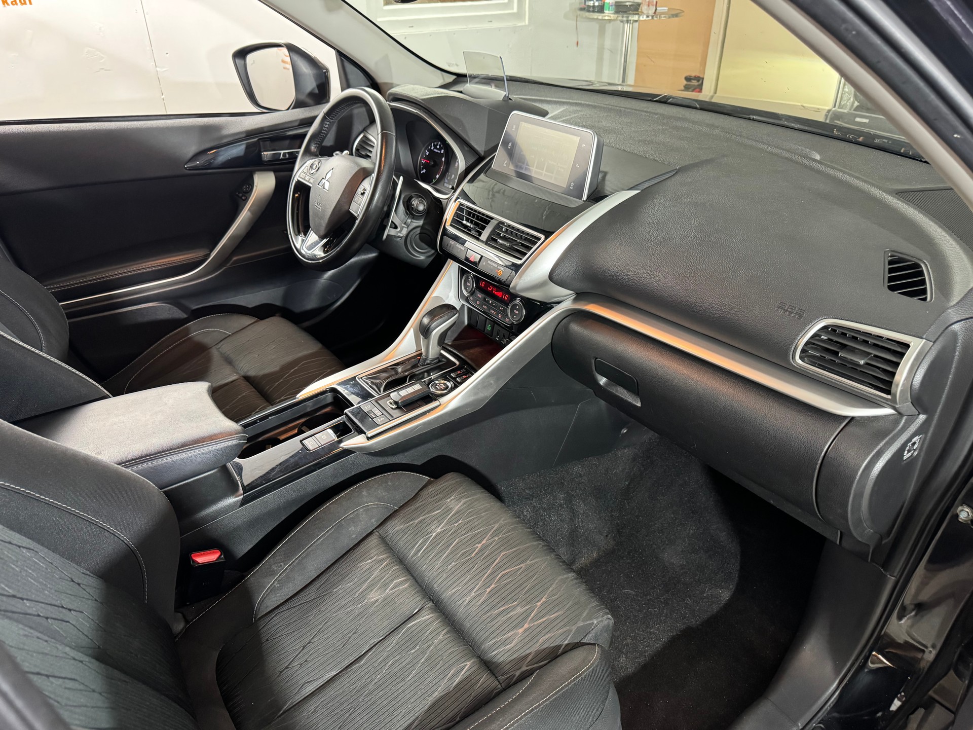 MITSUBISHI Eclipse Cross 1.5 T-Mivec Style 4WD CVT-image-8